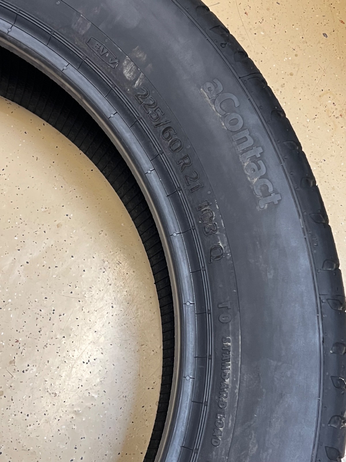 2 – TAKEOFF 225/60R21 XL (103Q) Continental aContact ContiSilent EV (T0) – 4109