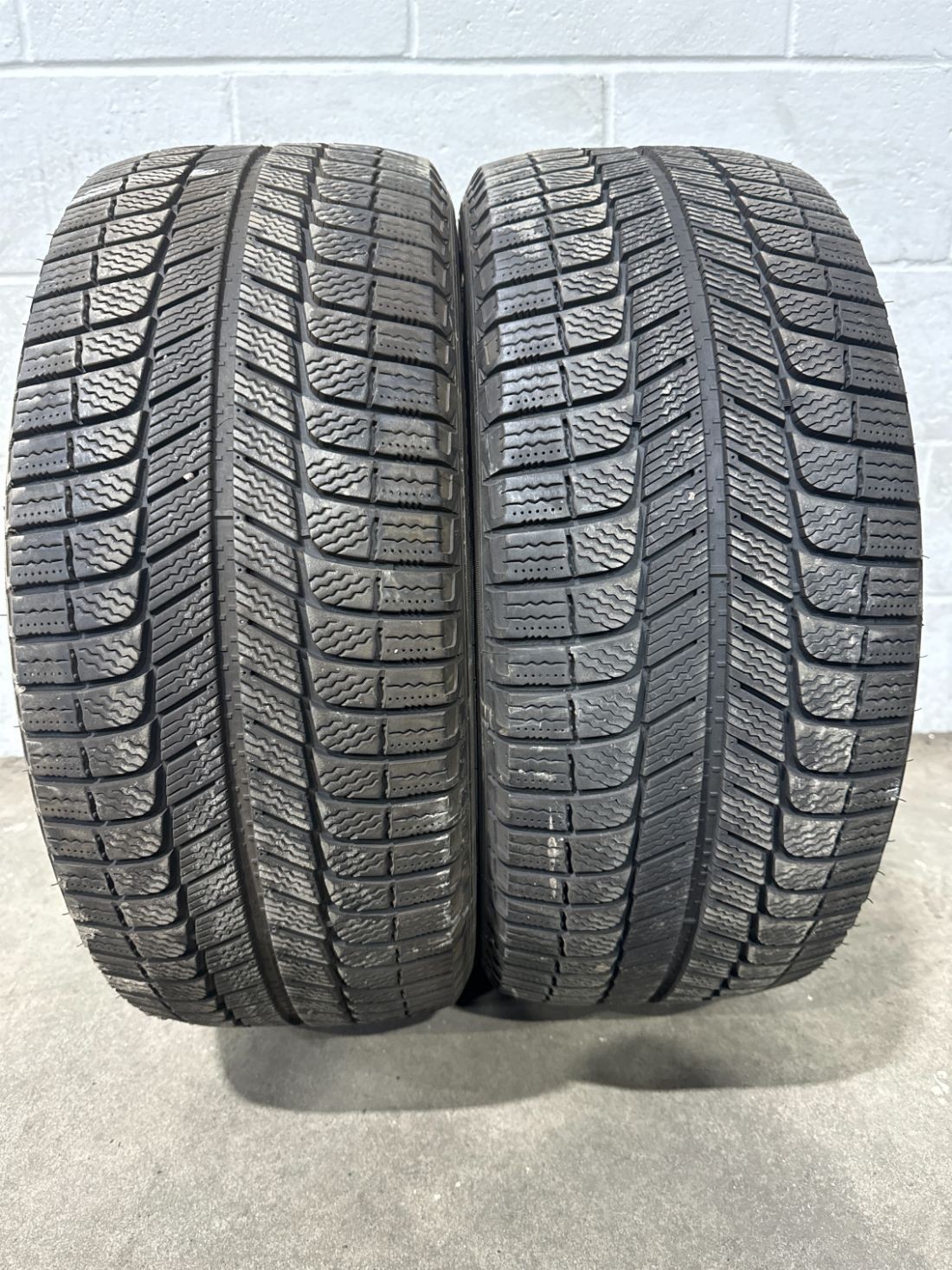 2x P245/45R18 Michelin X-Ice XI 3 9-10/32 100 H Used Tires 2454518