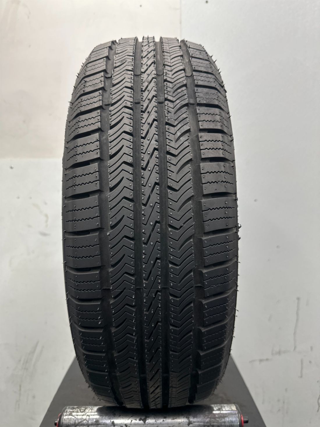 1 Used P215/60R17 Nika Conture AS 100 V – 9/32