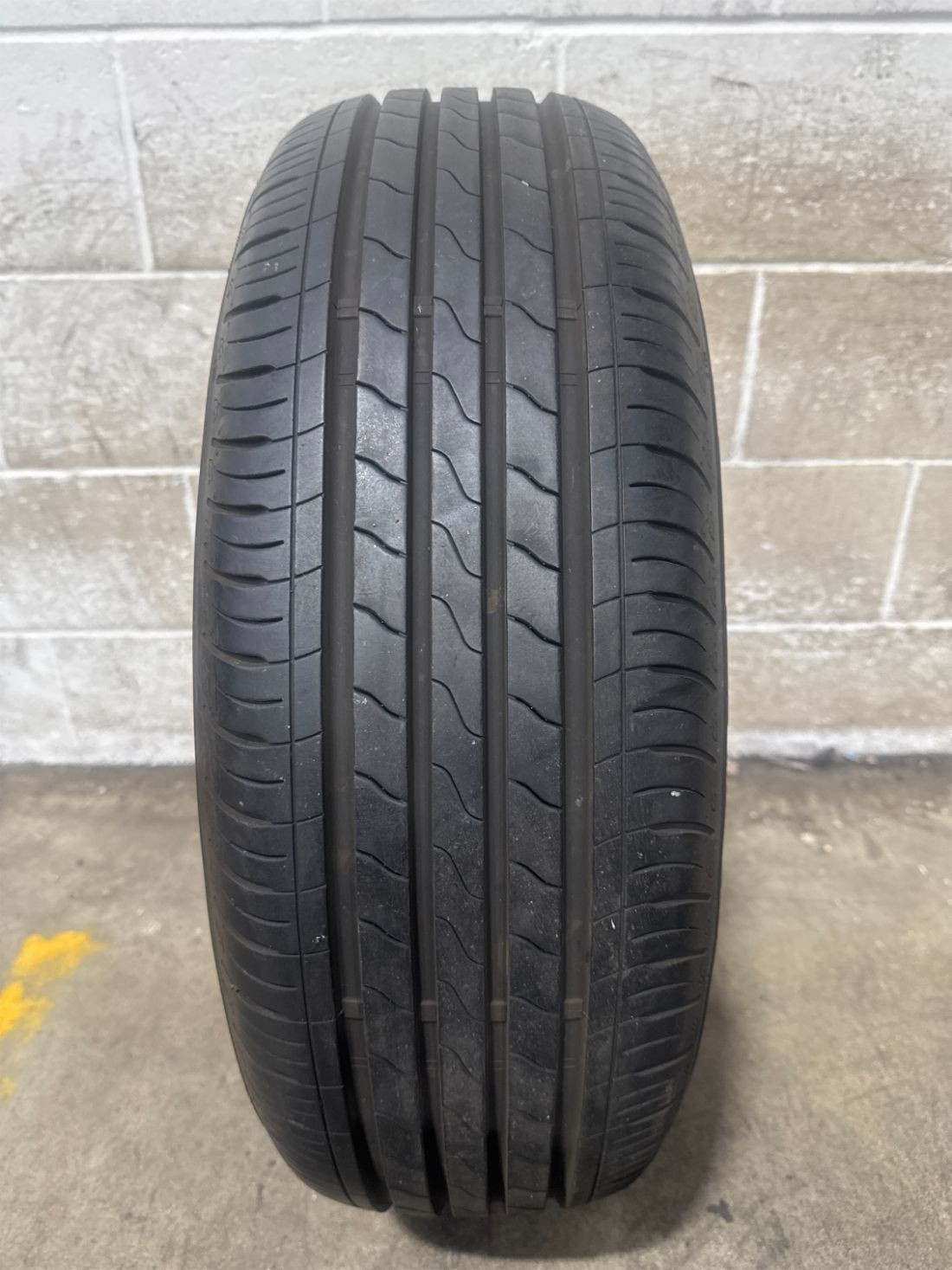 1x P235/60R18 MRF Wanderer Street A1 9/32 103 H Used Tire 2356018