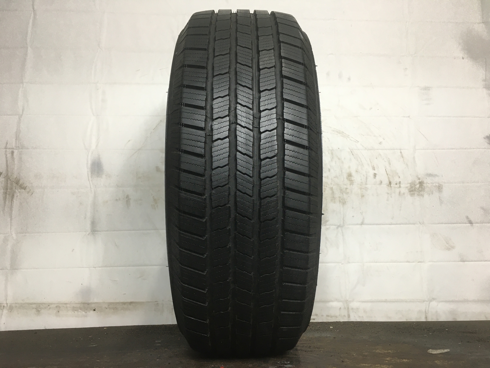 [1] Michelin X LT A/S P235/55R19 235 55 19 Tire – Driven Once