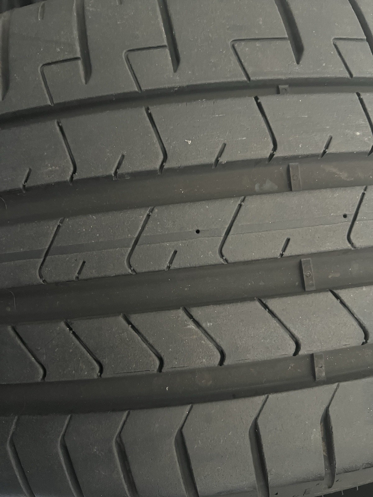 4 like new 235/35R20 Pirelli P Zero PZ4 TO PNCS 92Y – 7.5/32