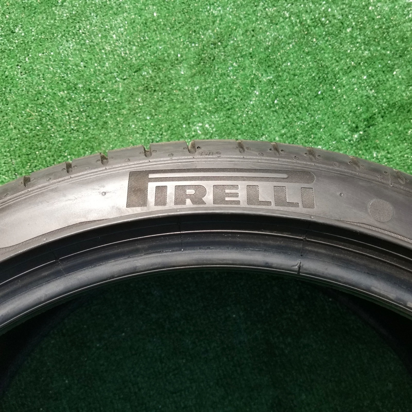 265/35R20 Pirelli P Zero PZ4 Tire 265/35ZR-20 265/35ZR20 MO1 Mercedes Benz 90%