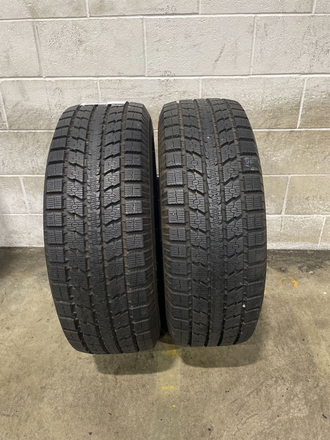 2x P265/70R17 Toyo Observe GSi-5 13/32 115 S Used Tires 2657017