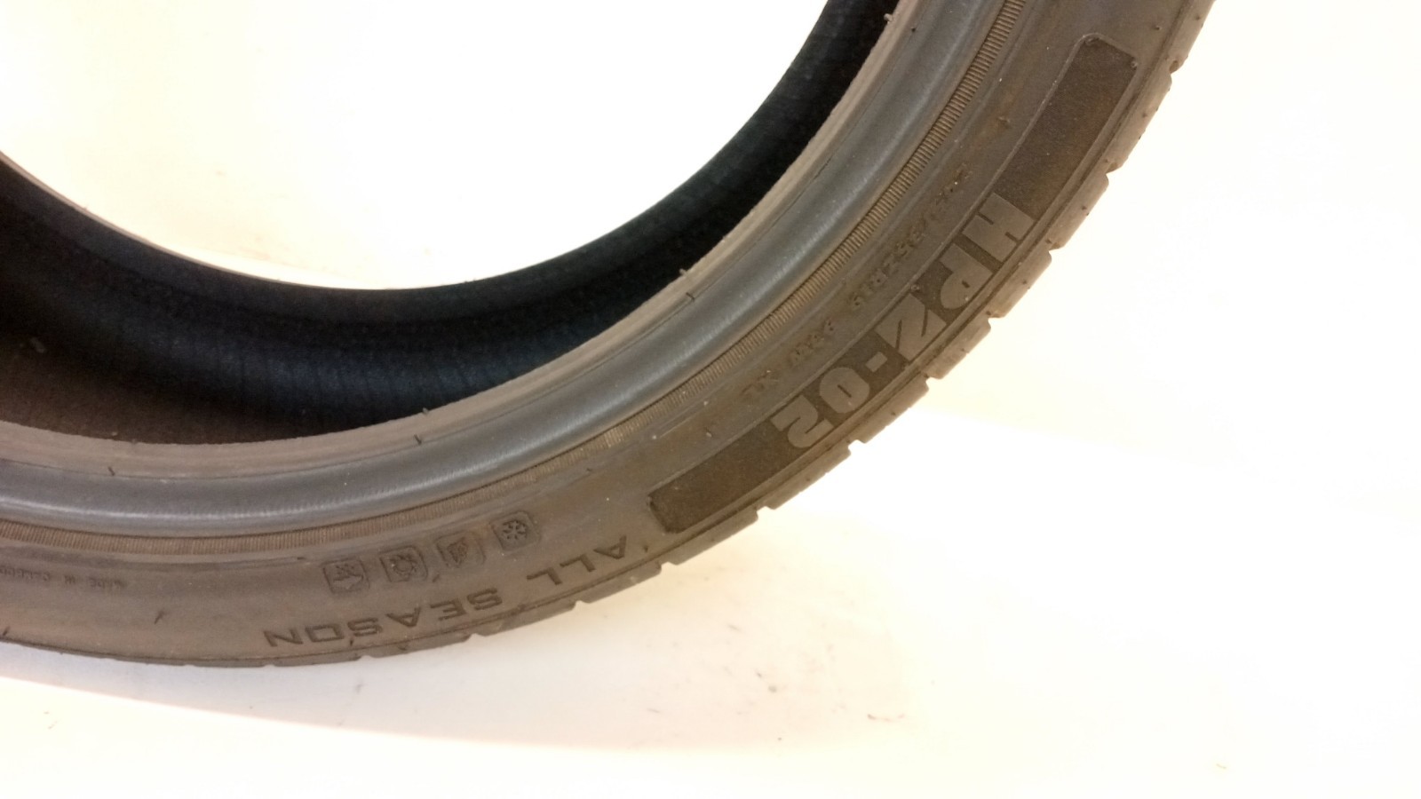 9/32 Used advanta hpz-02 tire 245/35zr19 245 35 19 93w xl dot 4424 110425