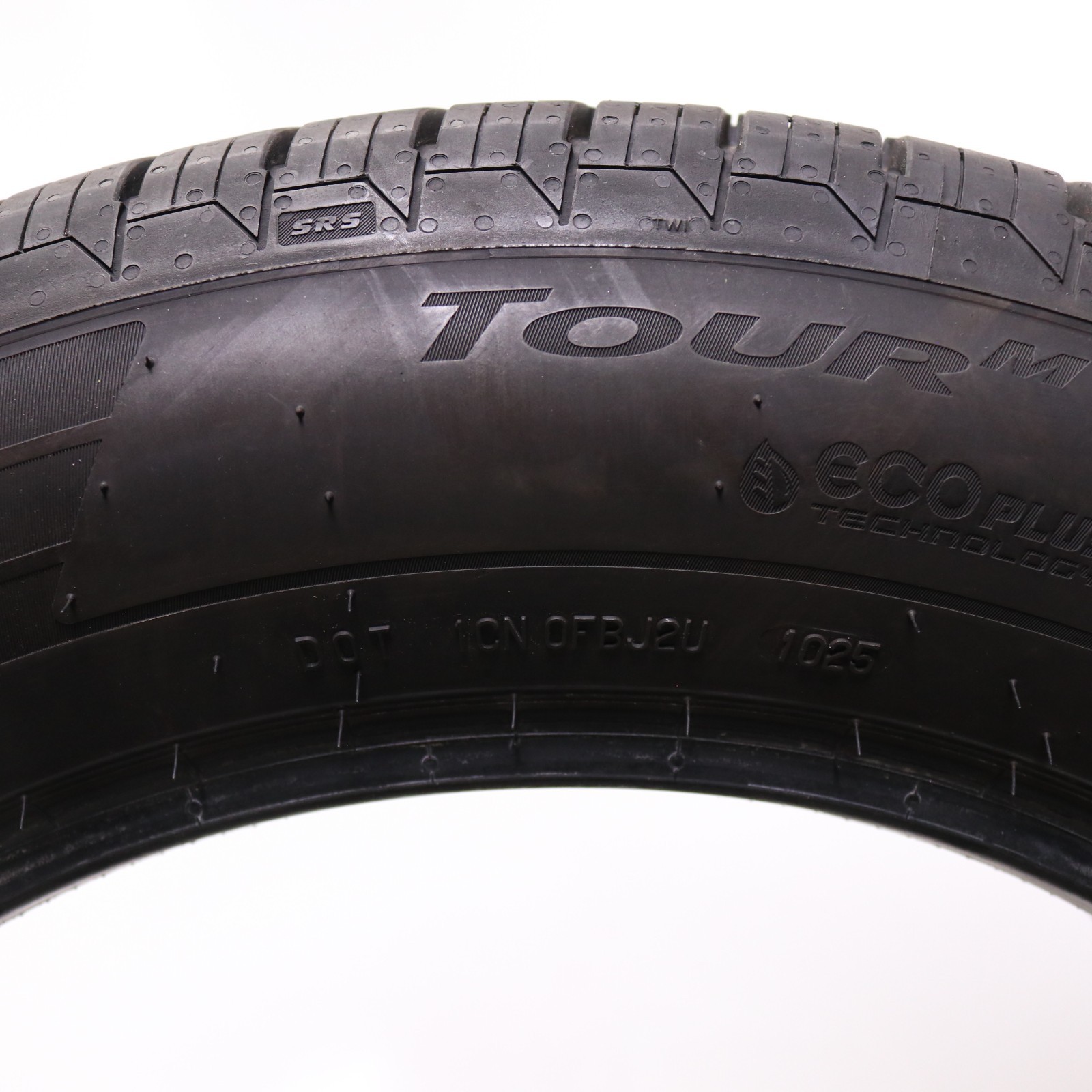 Set of 2 Used 235/60R18 Continental ControlContact Tour M A/S EV 103H – 9-10/32