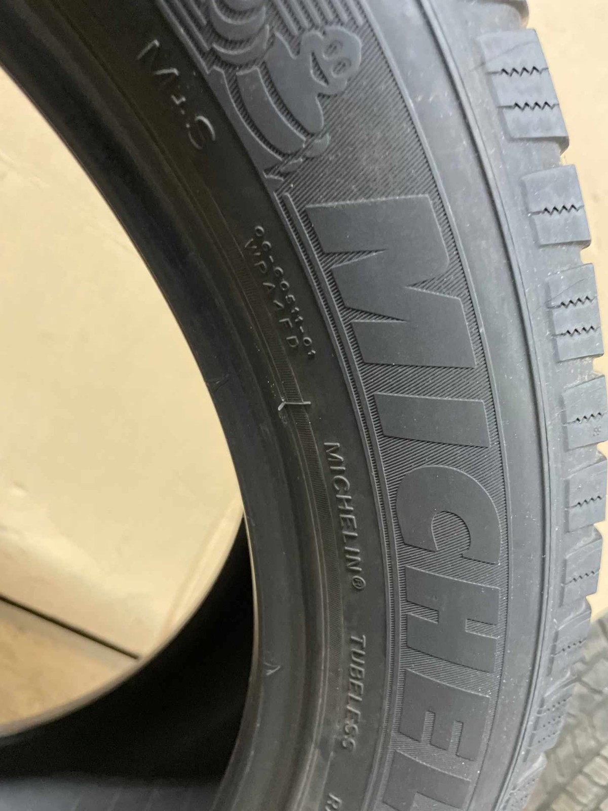 (A) MICHELIN DEFENDER LTX M/S 255/50R20 109H EXTRA LOAD DOT 4822 7/32NDS
