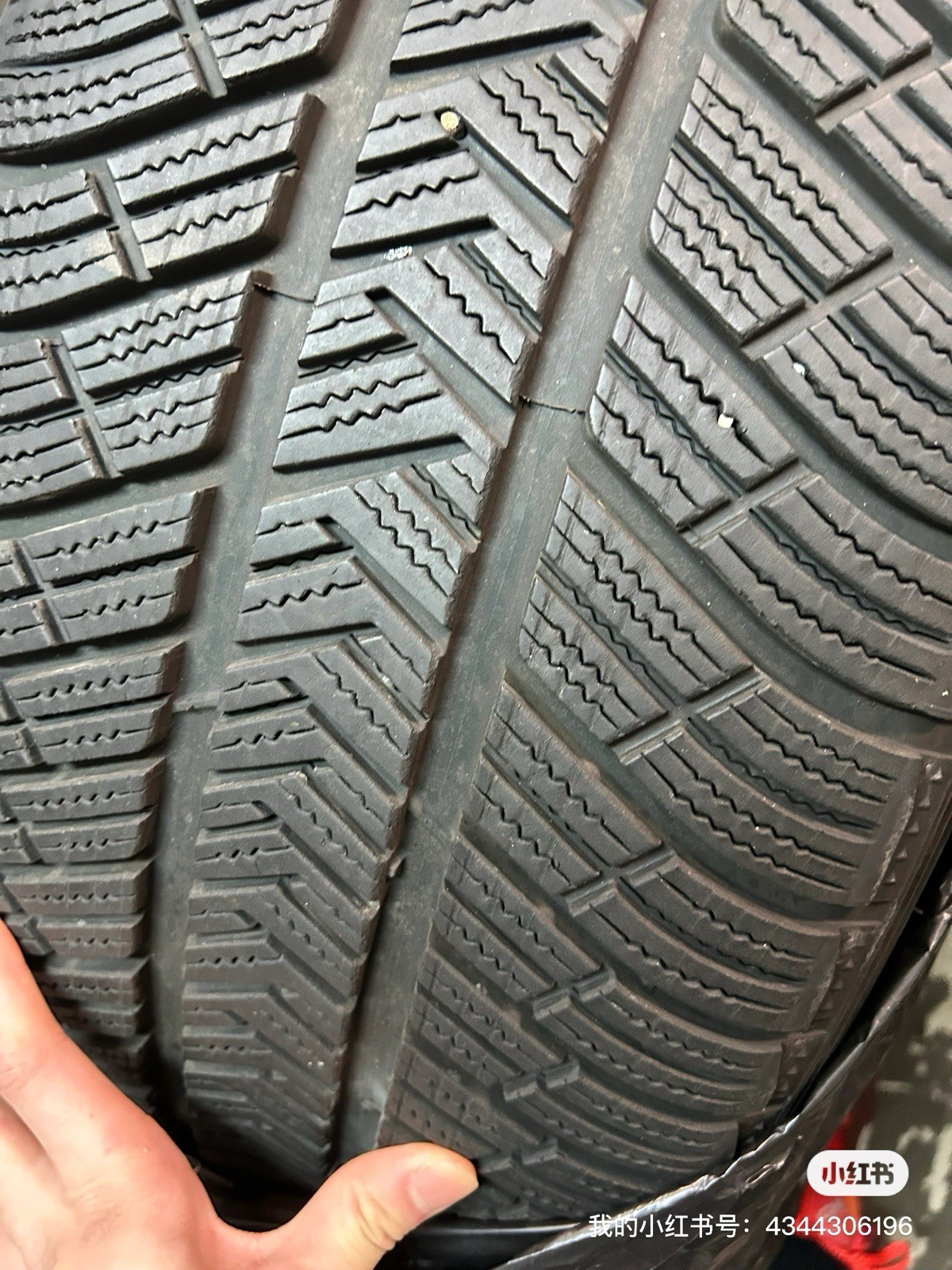 Michelin X-Ice Winter Tires (SUV Spec) (90% tread left) Size: 255/40R20Y 101V