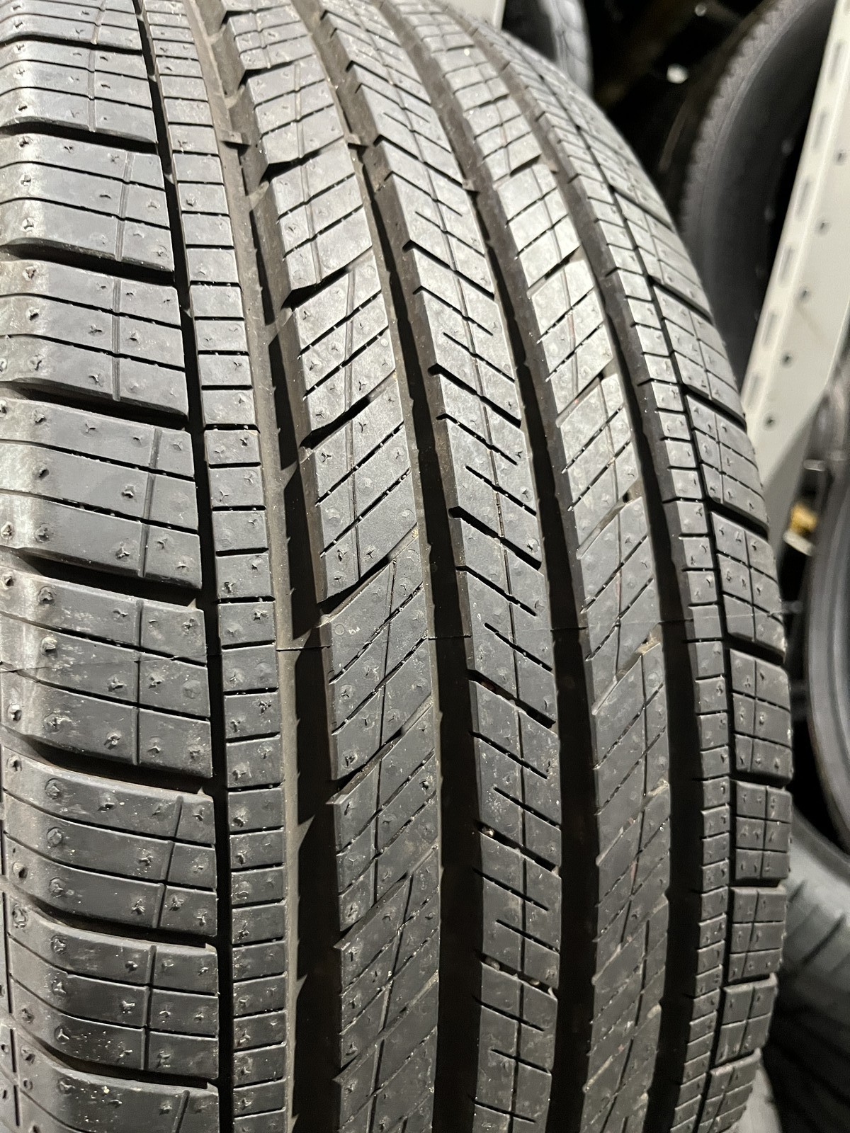 1 New Goodyear Assurance Finesse TPC 225/55R18 98H DOT.1625 9/32 New