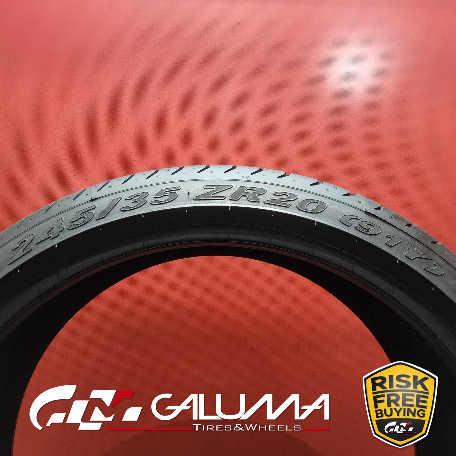 1 Tire Pirelli P Zero (N0) 245/35ZR20 245/35/20 2453520 91Y No Repairs #94945