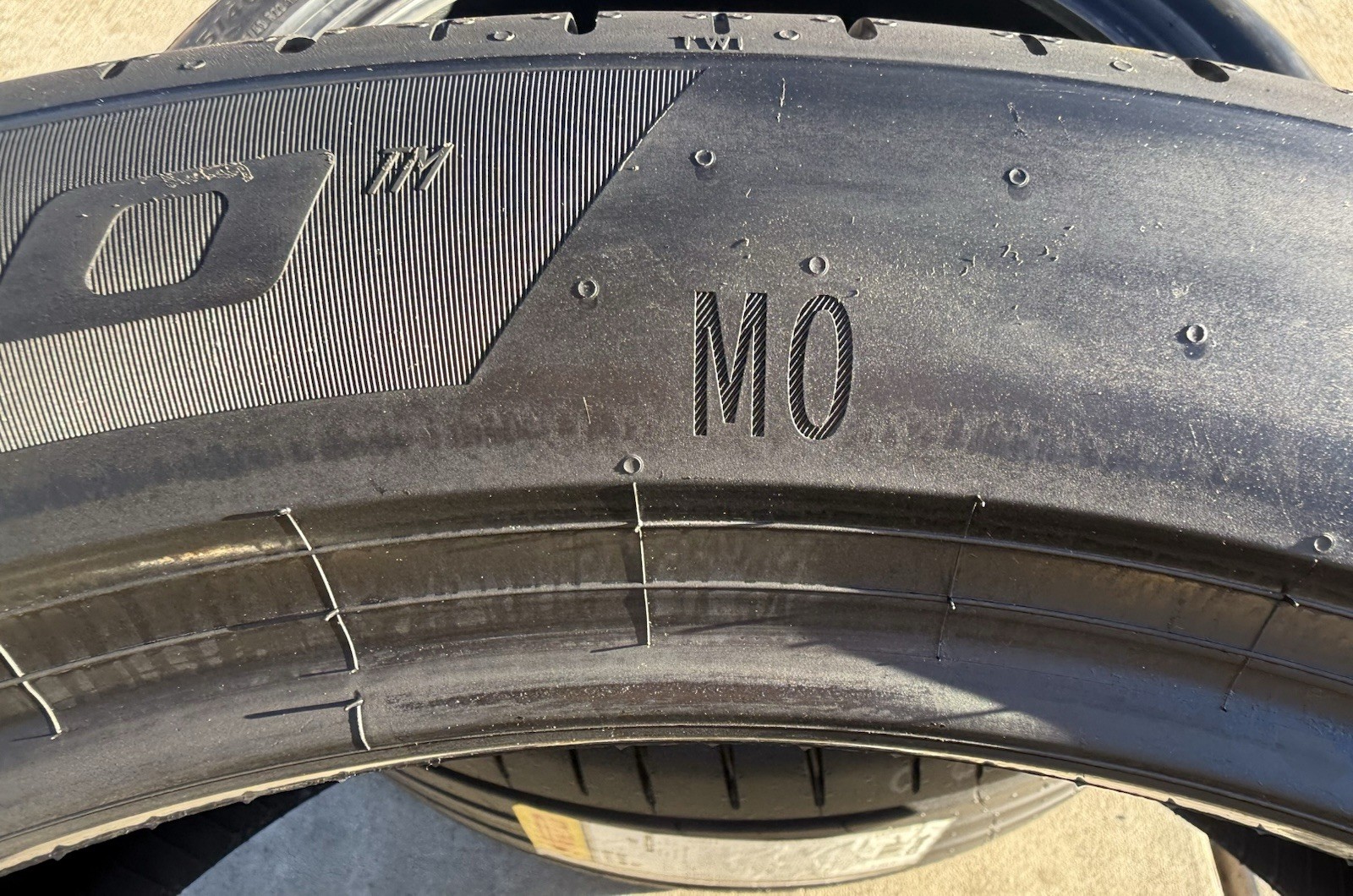 TWO BRAND NEW 285/40R22 Pirelli P Zero PZ5 MO Mercedes-Benz Tires 2854022