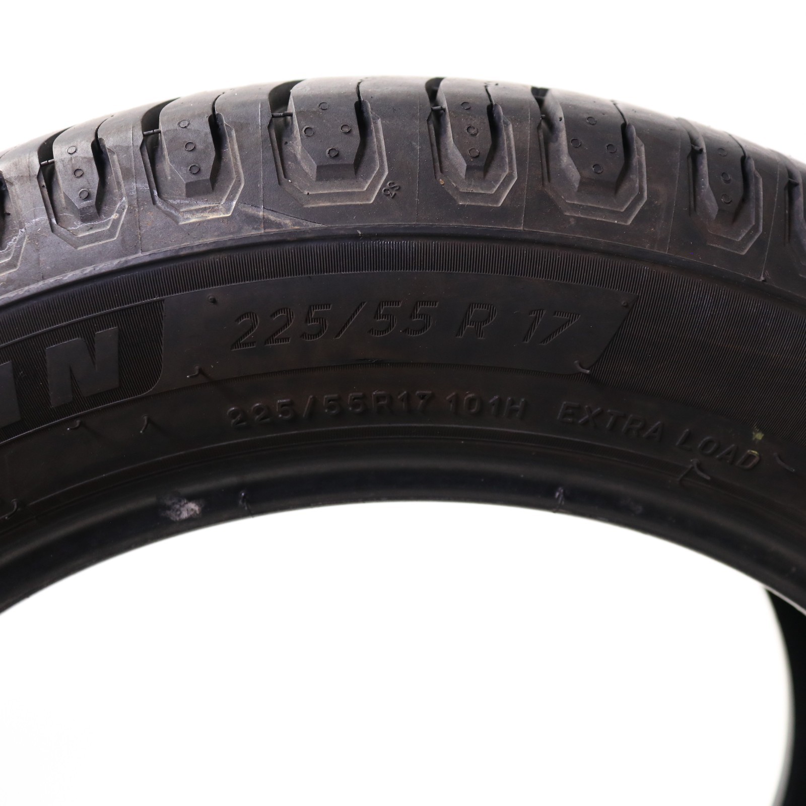 Set of 2 Used 225/55R17 Michelin Defender 2 – 101H – 9.5-10/32 No Repairs