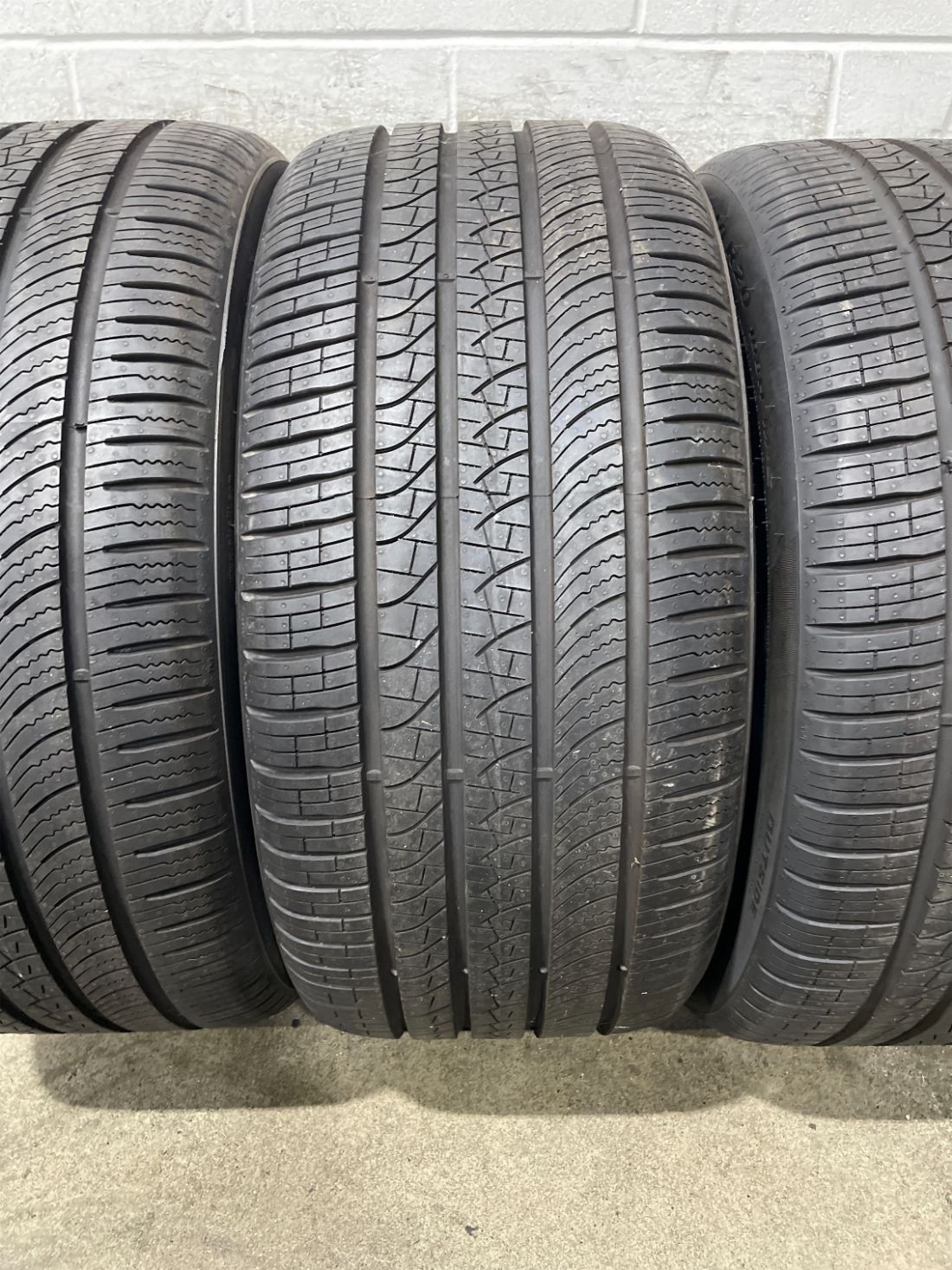 4x P285/40R20 Pirelli P Zero All Season I 9/32 108 H Used Tires 2854020