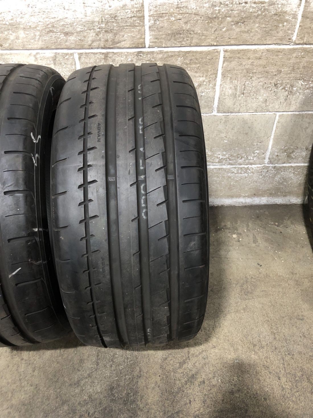 2x P275/40R18 Yokohama Advan Apex V601 9/32 103 Y Used Tires 2754018