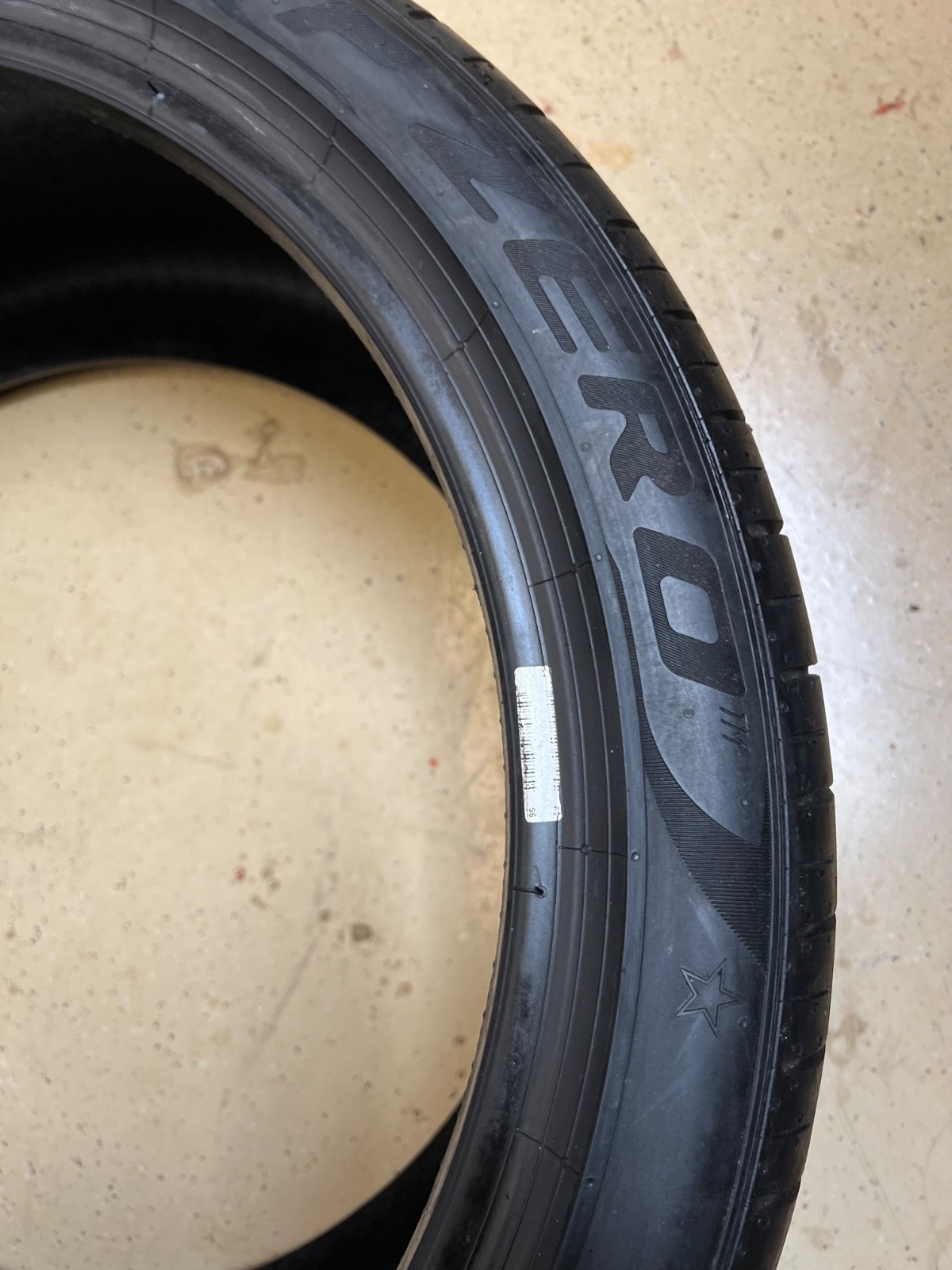 1 – NICE 285/35ZR20 XL (104Y) Pirelli P Zero PZ4 (*) BMW OEM – 1095
