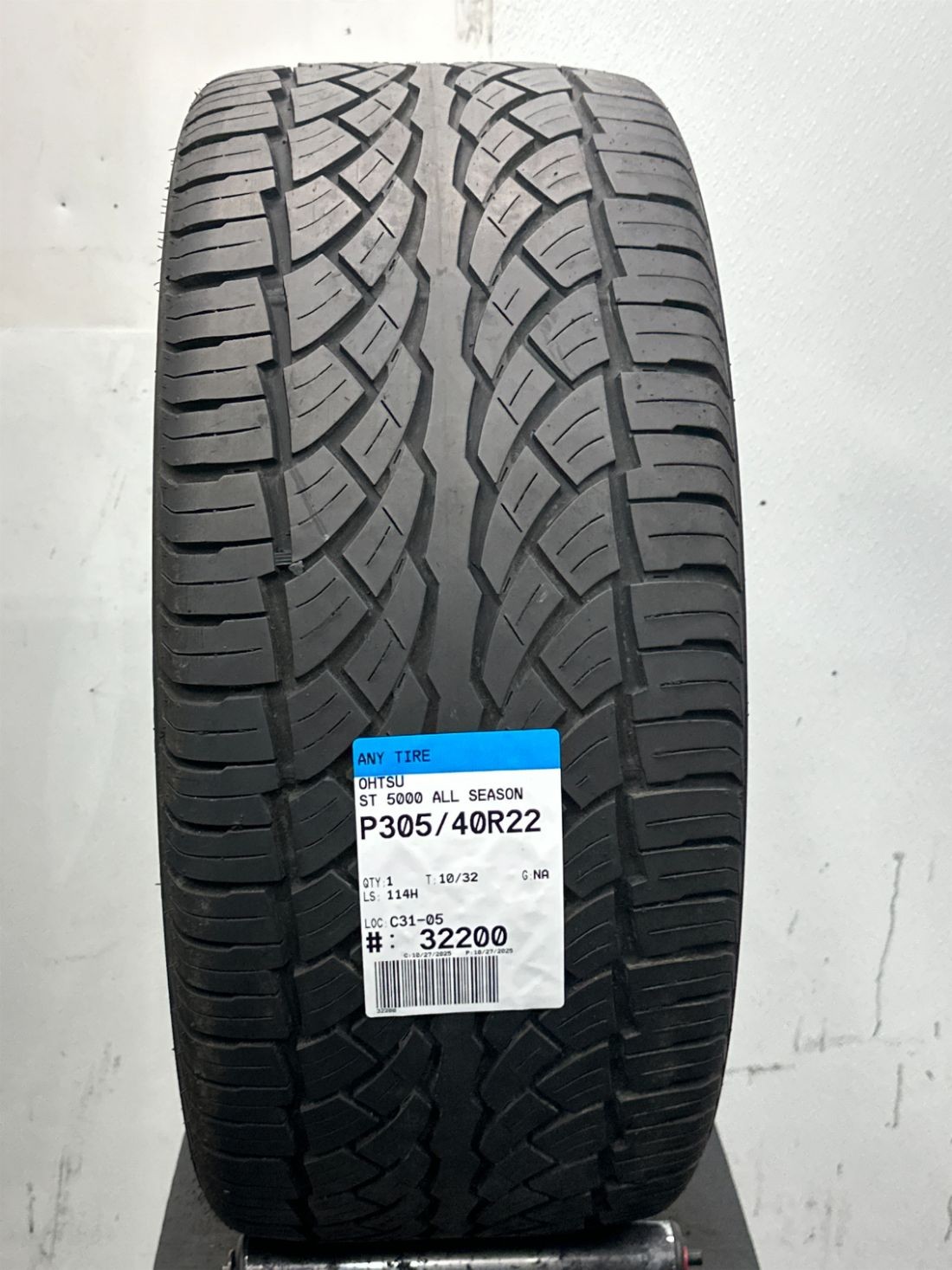 1 Used P305/40R22 Ohtsu ST 5000 All Season 114 H – 10/32
