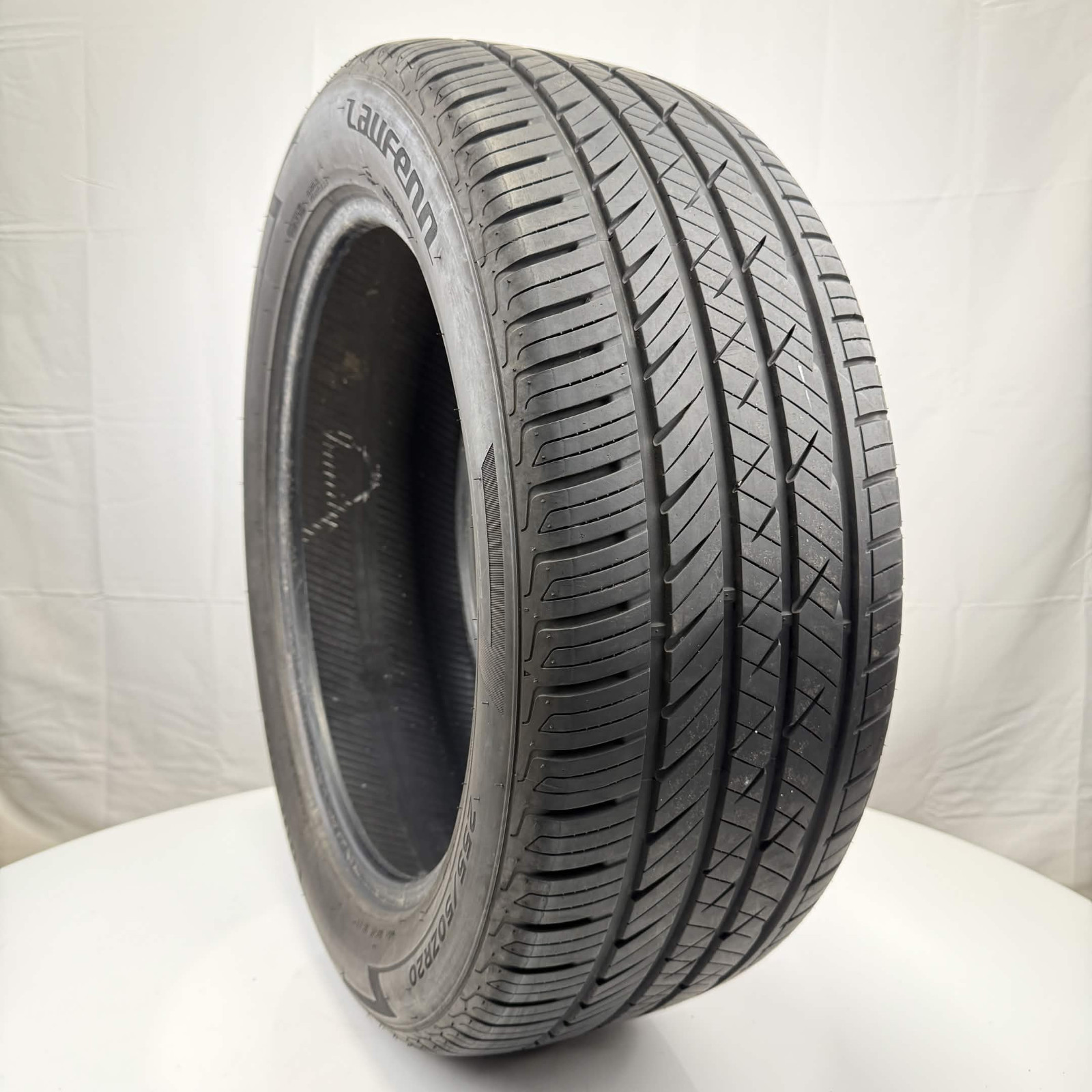Used 255/50ZR20 Laufenn S Fit AS 109W 8/32 (DOT 22)