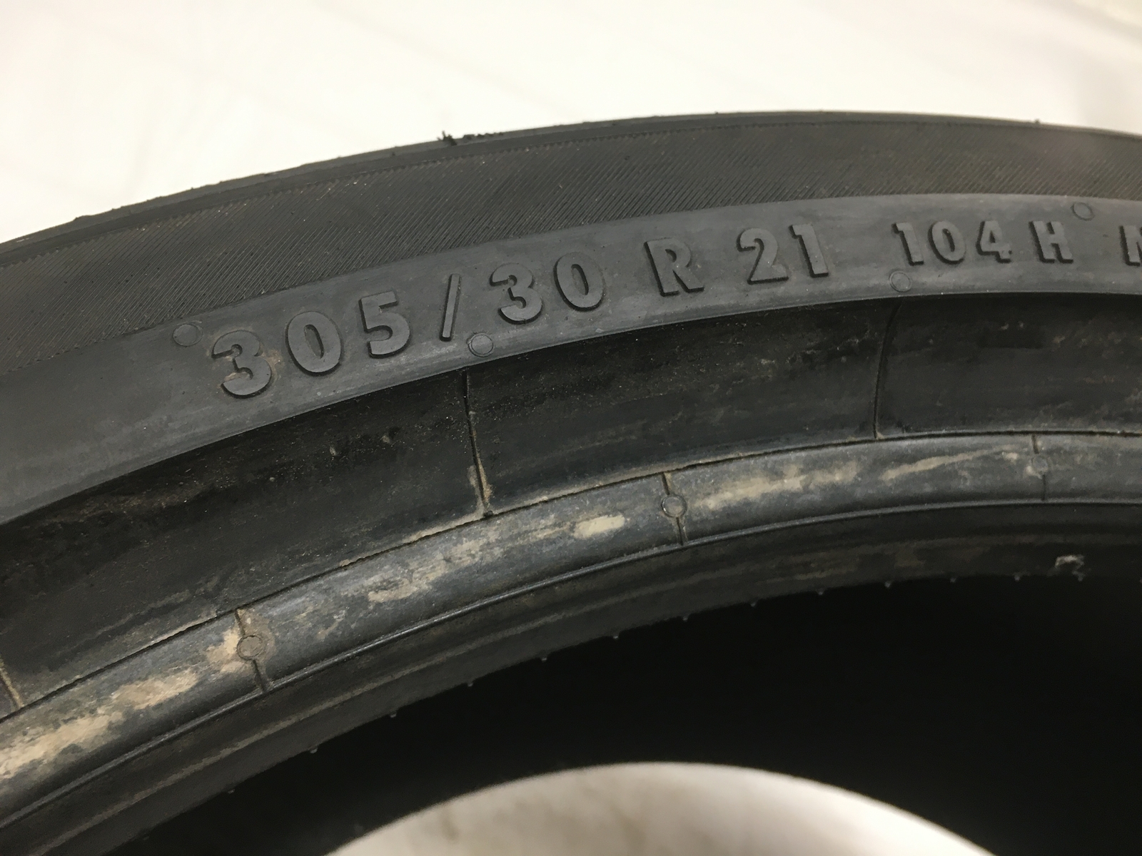[1] Continental ProContact RX P305/30R21 305 30 21 Tire 7.5-7.75/32