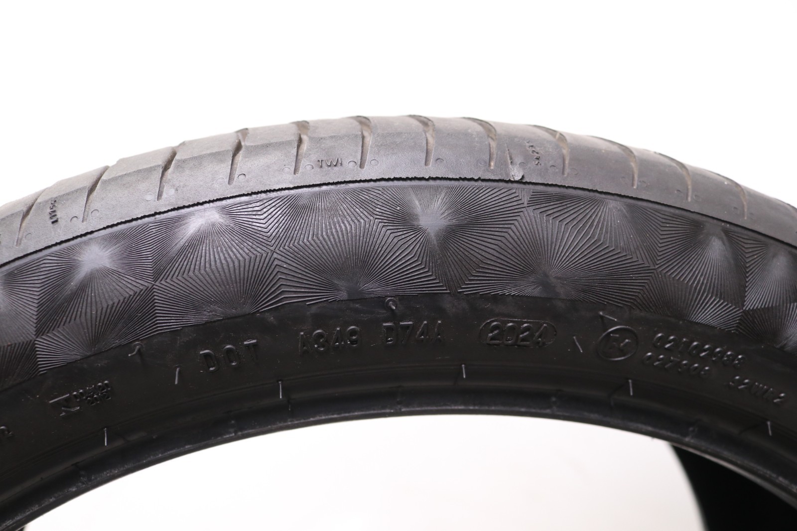 Set of 2 Used 275/40R21 Continental PremiumContact 6 SSR – 107Y – 6.5-7/32