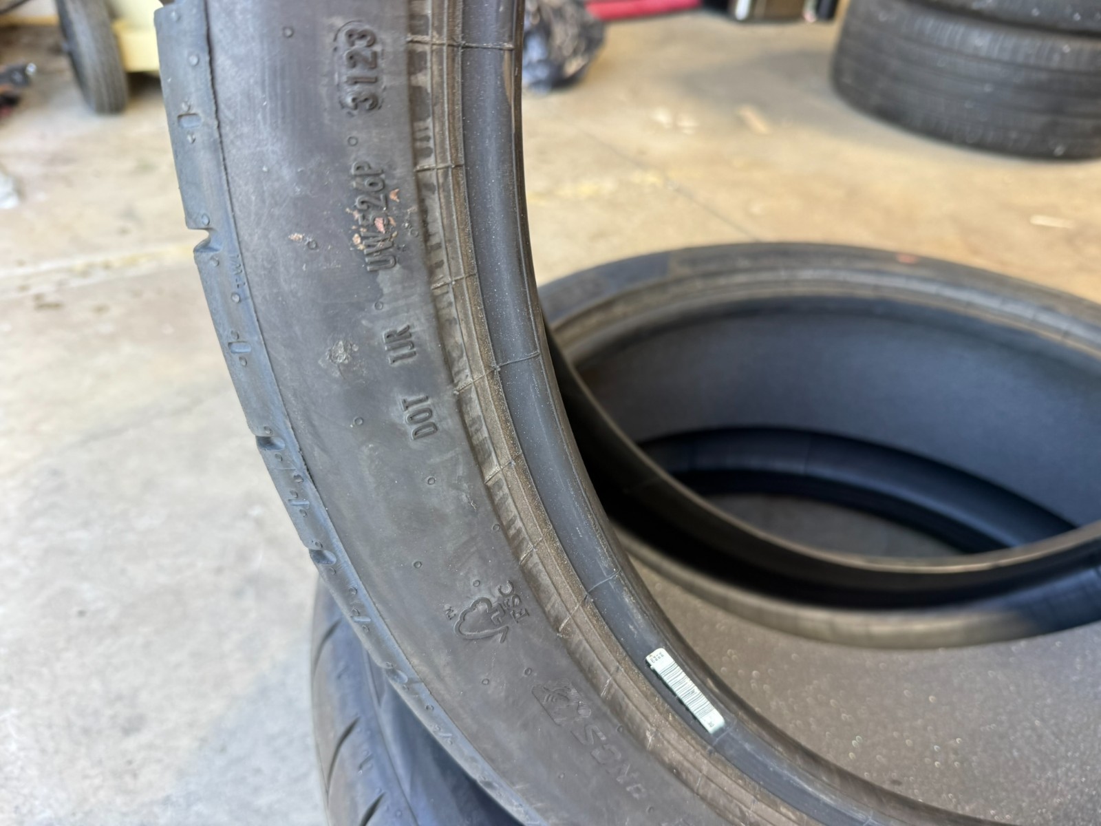 2 Pirelli P ZERO (PZ5) 285/35R23 110Y Ultra High Performance Summer UHP LUCID