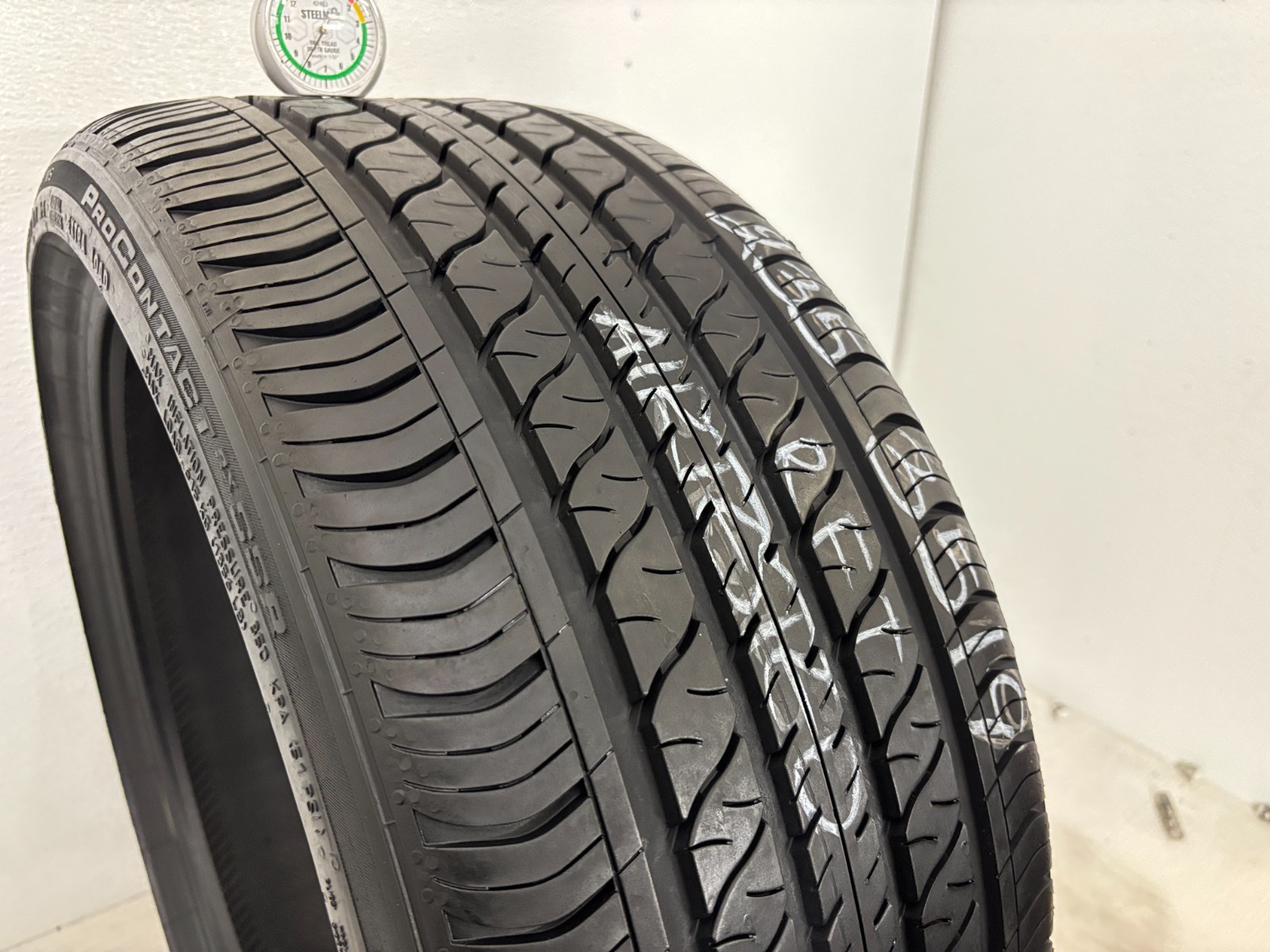 1 Tire 235 35 19 Continental ProContact RX Run Flat (8.20/32=90% Tread Left) 91V
