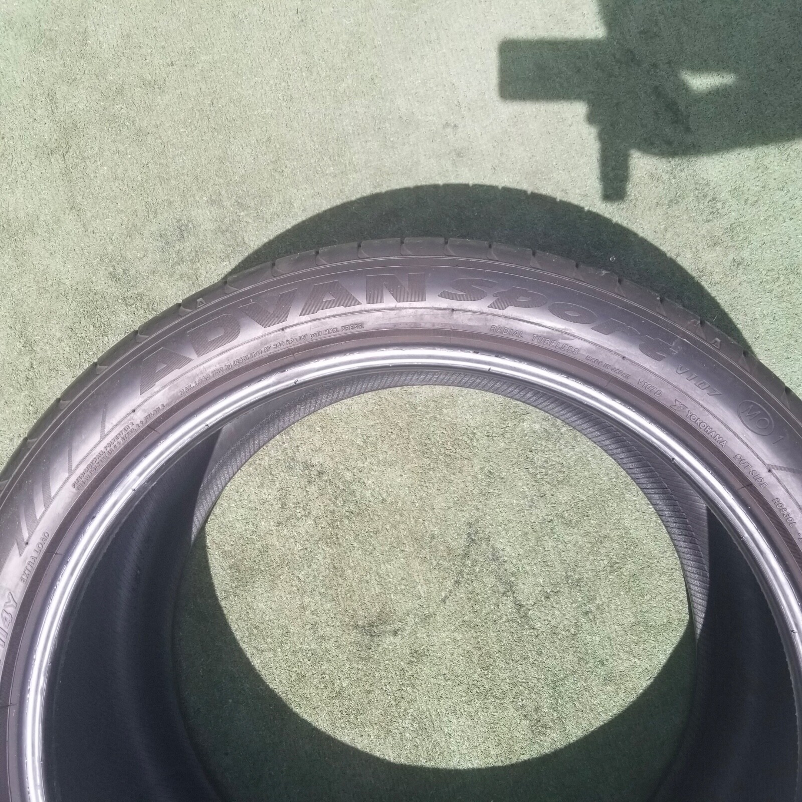 325/35R22 Yokohama Advan Sport V107 Tires MO1 Mercedes-Benz GLE 325/35ZR-22 50%