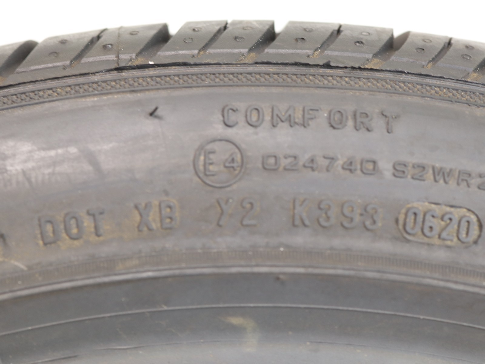 New Old Stock 275/40ZR19 Pireli Pzero Rosso 105Y DOT 0620 1J124