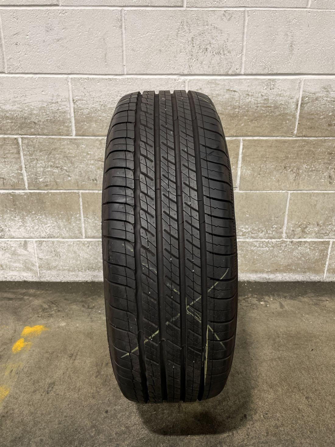 1x P235/55R20 Michelin Primacy Tour A/S 8/32 102 H Used Tire 2355520