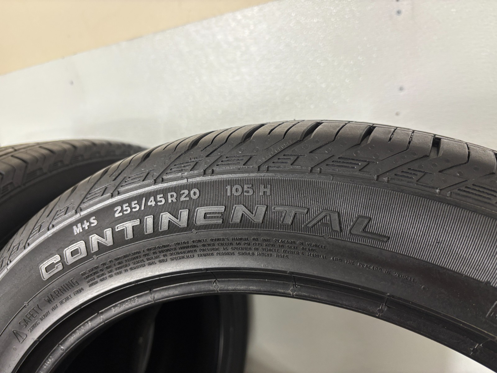NO SHIPPING ONLY LOCAL PICK Set 4 Tires 255 45 20 Continental CrossContact Vol