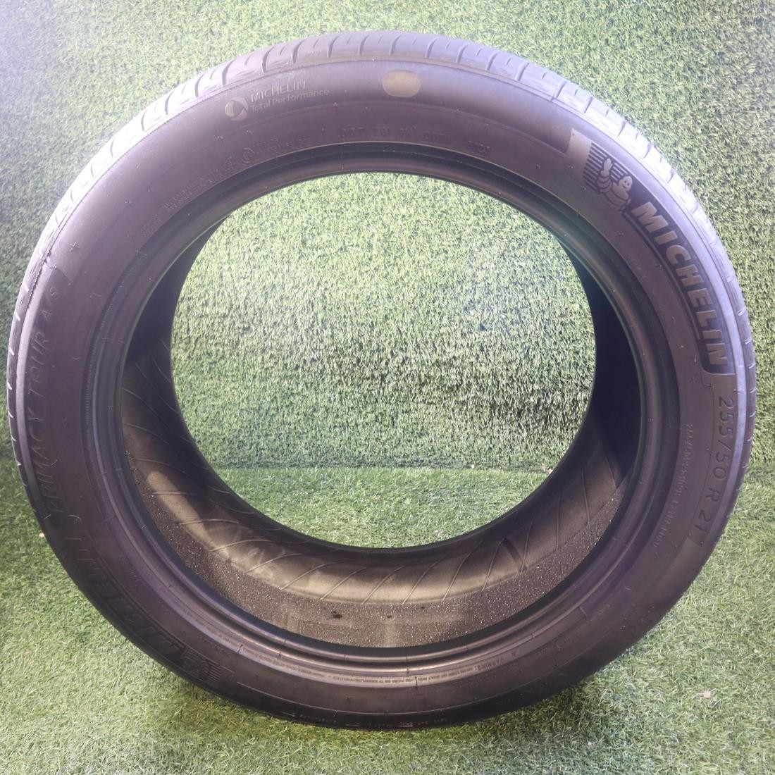255 50 21 Michelin Primacy Tour A/S 70% Tread 6/32 109H #27325