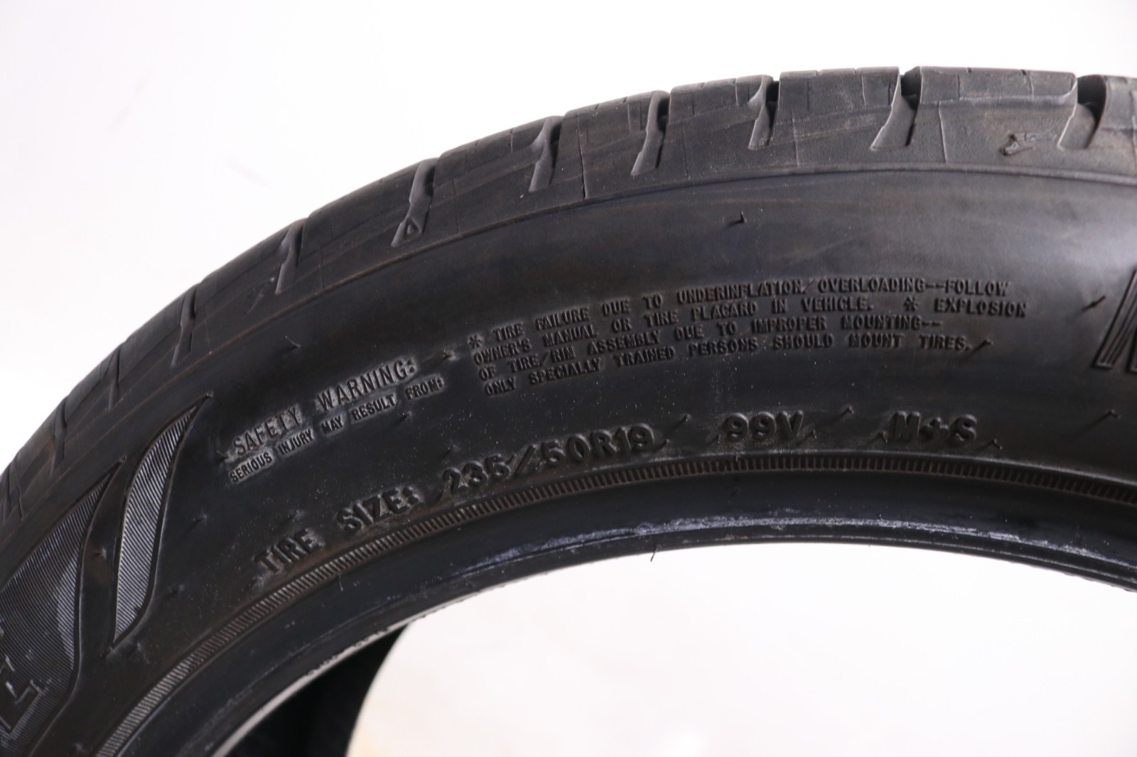 Set of 4 Used 235/50R19 Goodyear Assurance MaxLife – 99V – 9-10/32 No Repairs