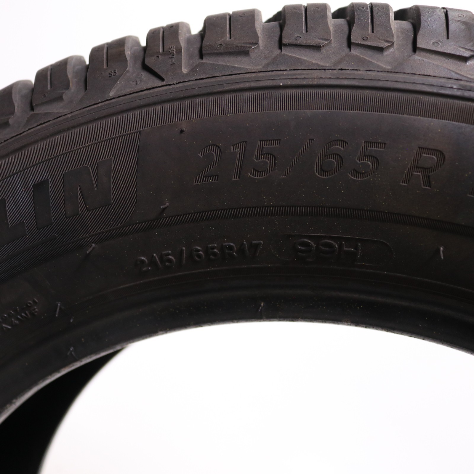 Set of 4 Used 215/65R17 Michelin CrossClimate 2 – 99H – 8.5-9.5/32