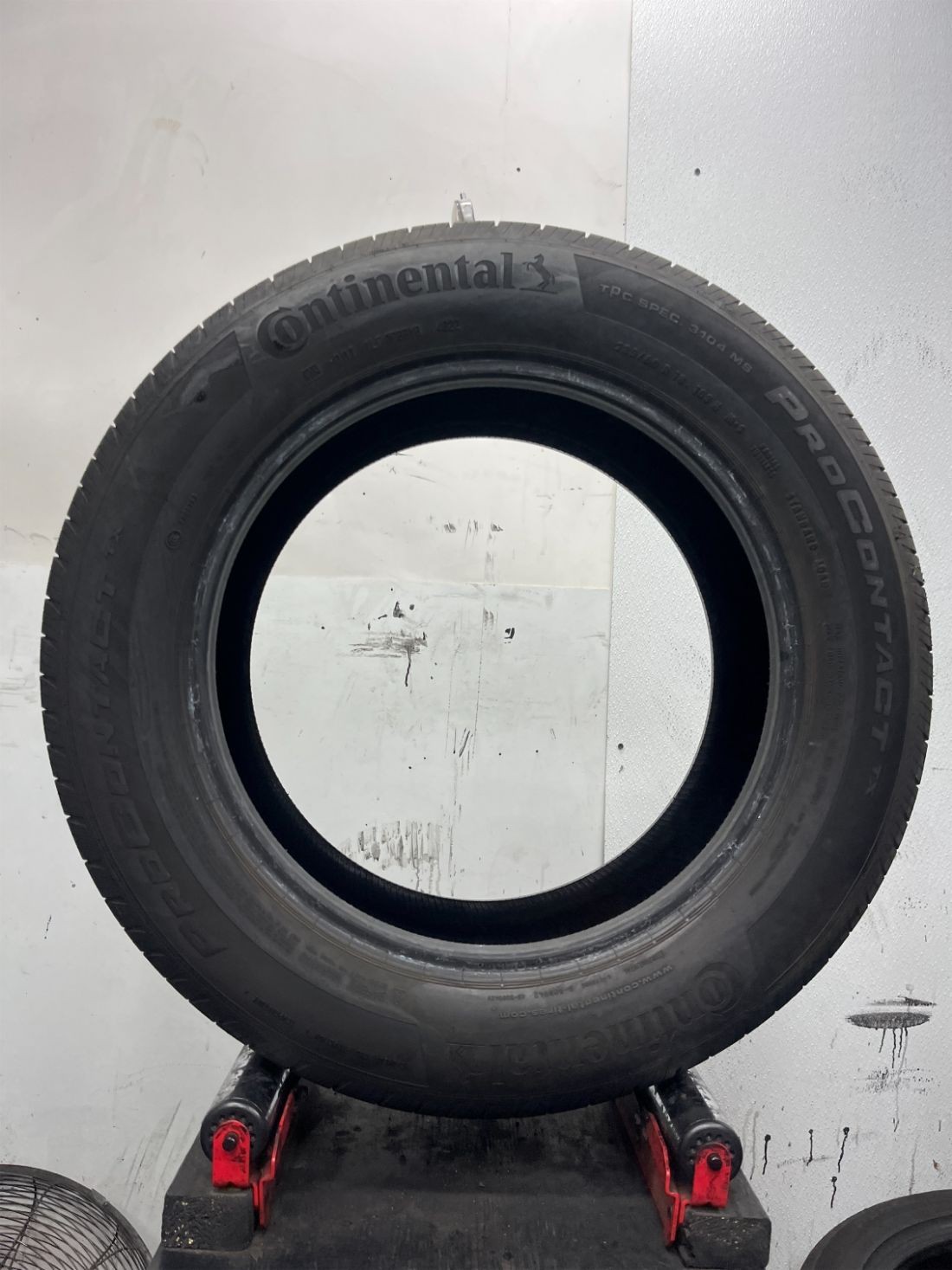 1 Used P235/60R18 Continental ProContact TX 103 H – 9/32