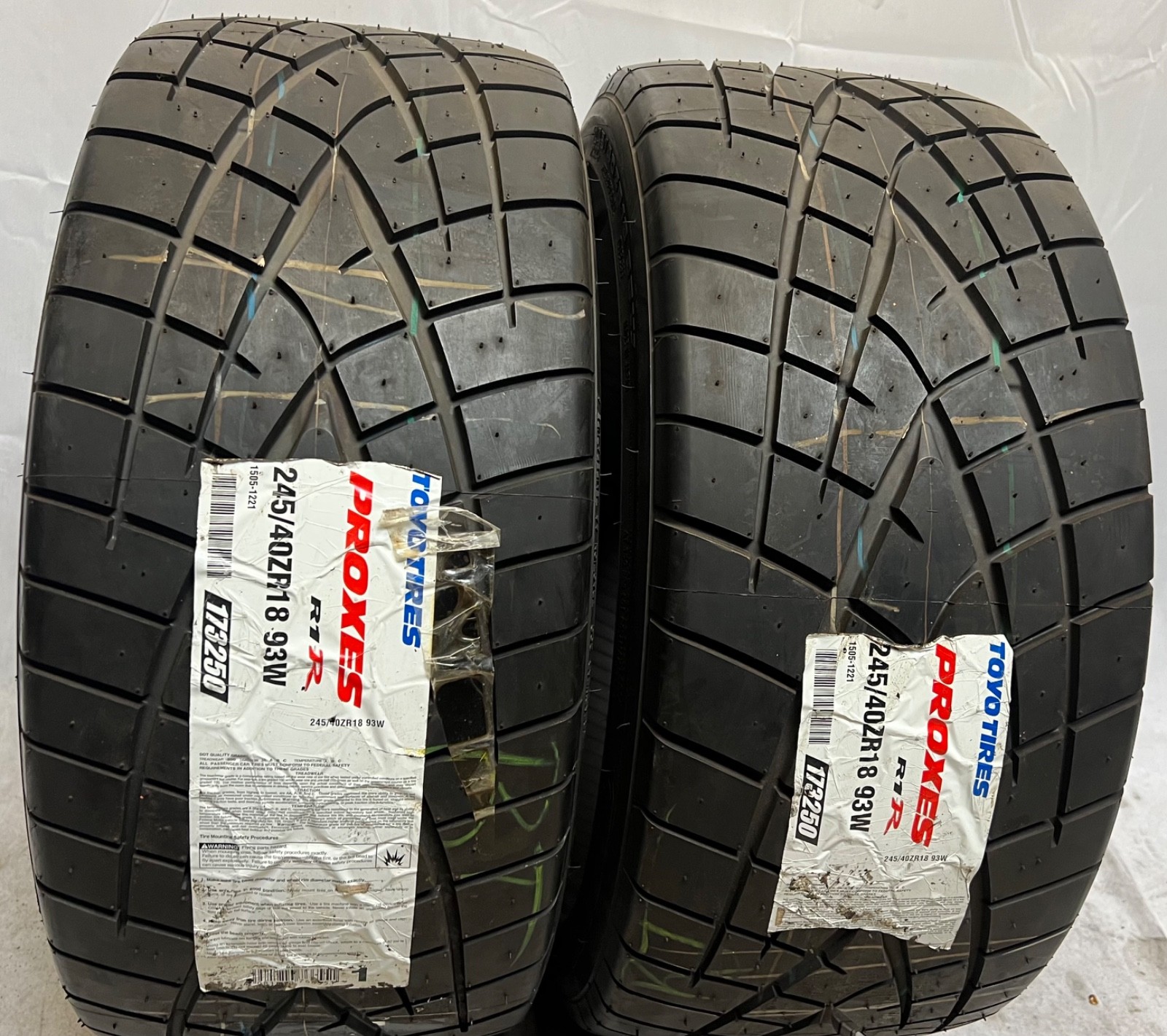 2 – NEW 245/40ZR18 (93W) Toyo Proxes R1R – 7001