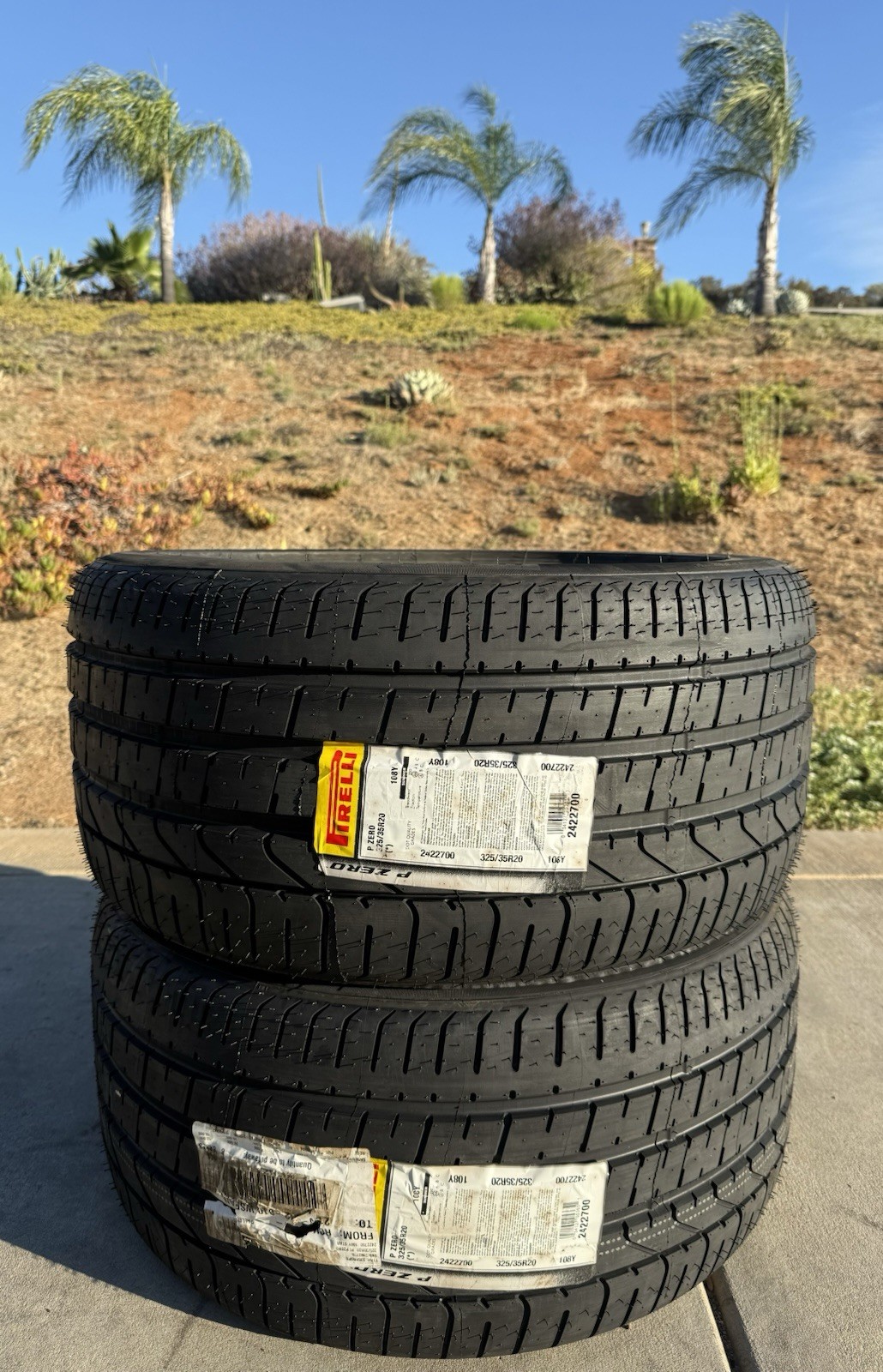 Set of TWO BRAND NEW 325/35R20 108Y Pirelli P Zero Tires 3253520 32535R20