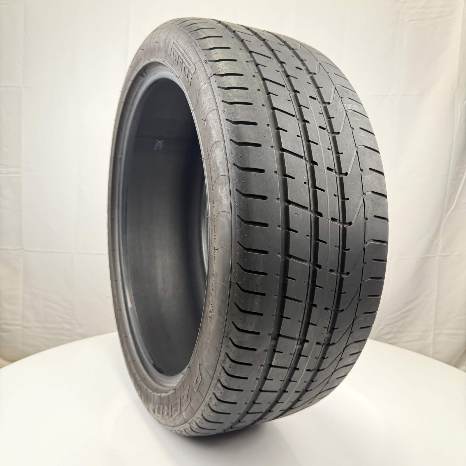 Used 265/40ZR21 Pirelli P Zero B 105Y 6/32 (DOT 22)
