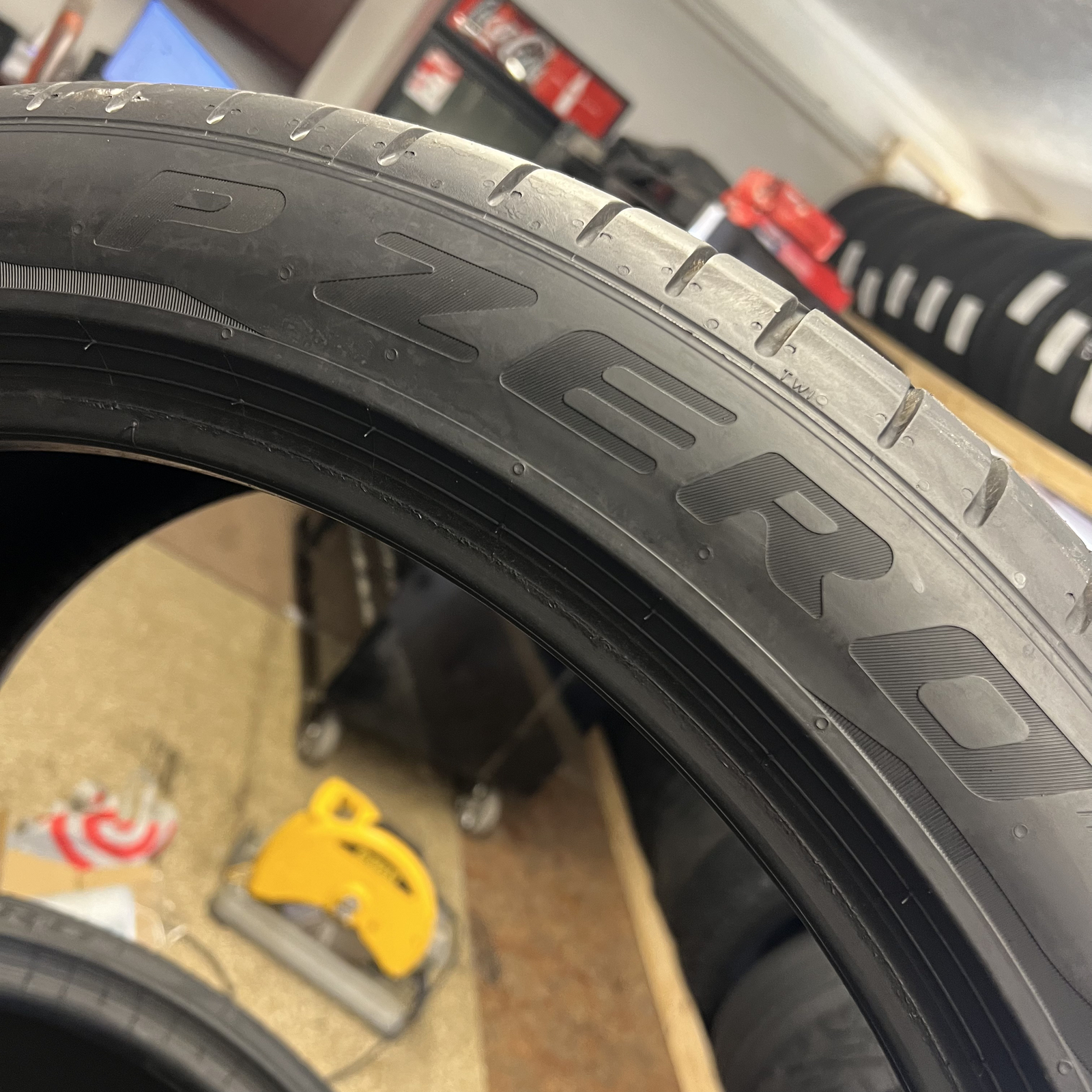 HIGH TREAD TIRE 1 Pirelli P Zero PZ4 RunFlat 315/35R21 315/35/21 111y