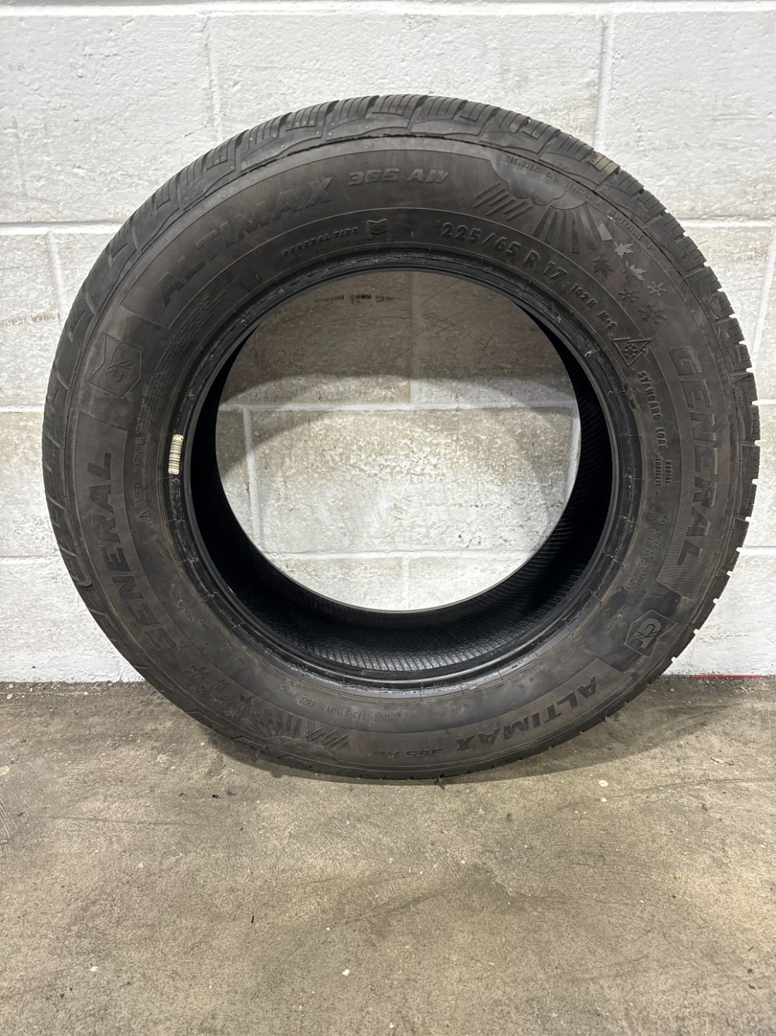1x P225/65R17 General Altimax 365 AW 8/32 Used Tire