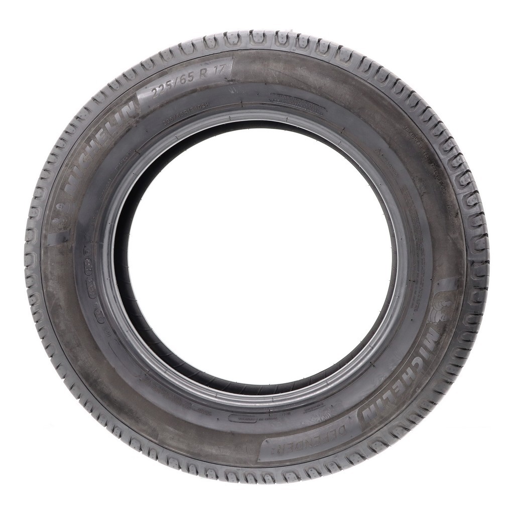 Set of (4) Used 225/65R17 Michelin Defender 2 102H – 9.5-10.5/32