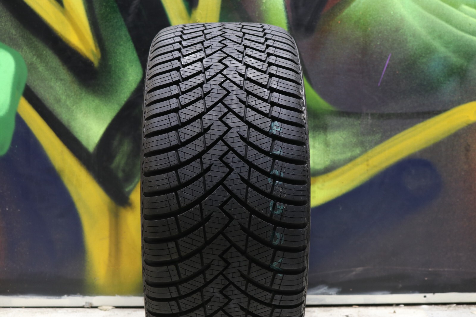 Set of 4 New 245/40R18 Pirelli Cinturato WeatherActive – 97Y – 11/32
