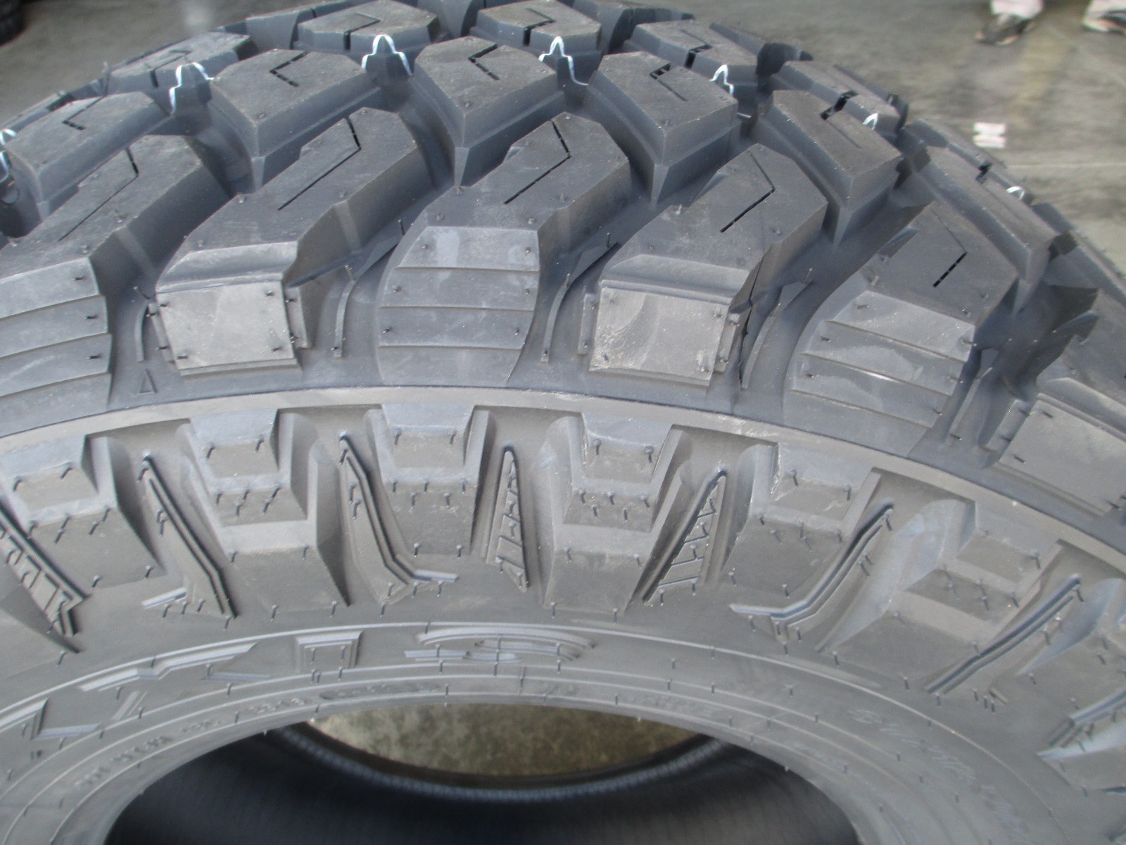1 New 33X12.50R15 Maxxis Razr MT Mud Tire 33125015 33 1250 15 12.50 R15 M/T