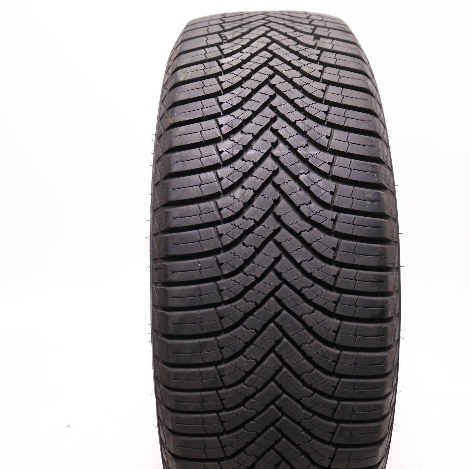Set of 2 Used 235/65R18 Goodyear Assurance WeatherReady 2 – 106V – 9-9.5/32