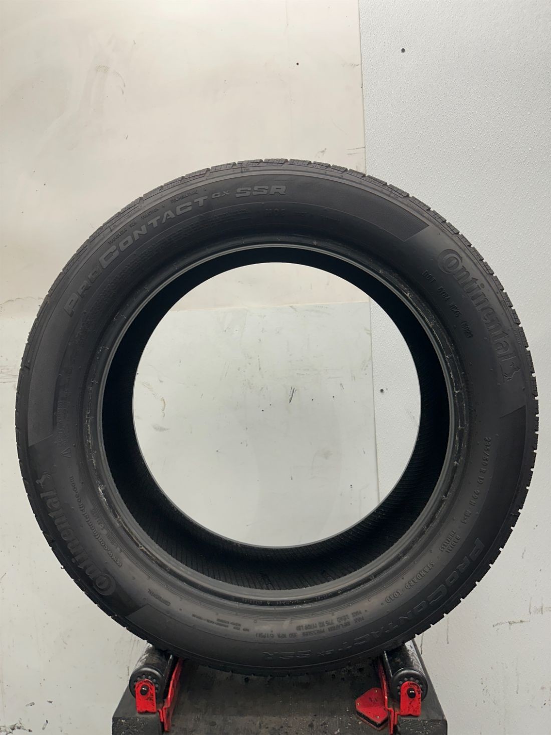 1 Used P235/50R19 Continental ProContact GX SSR Run Flat 99 H – 9/32