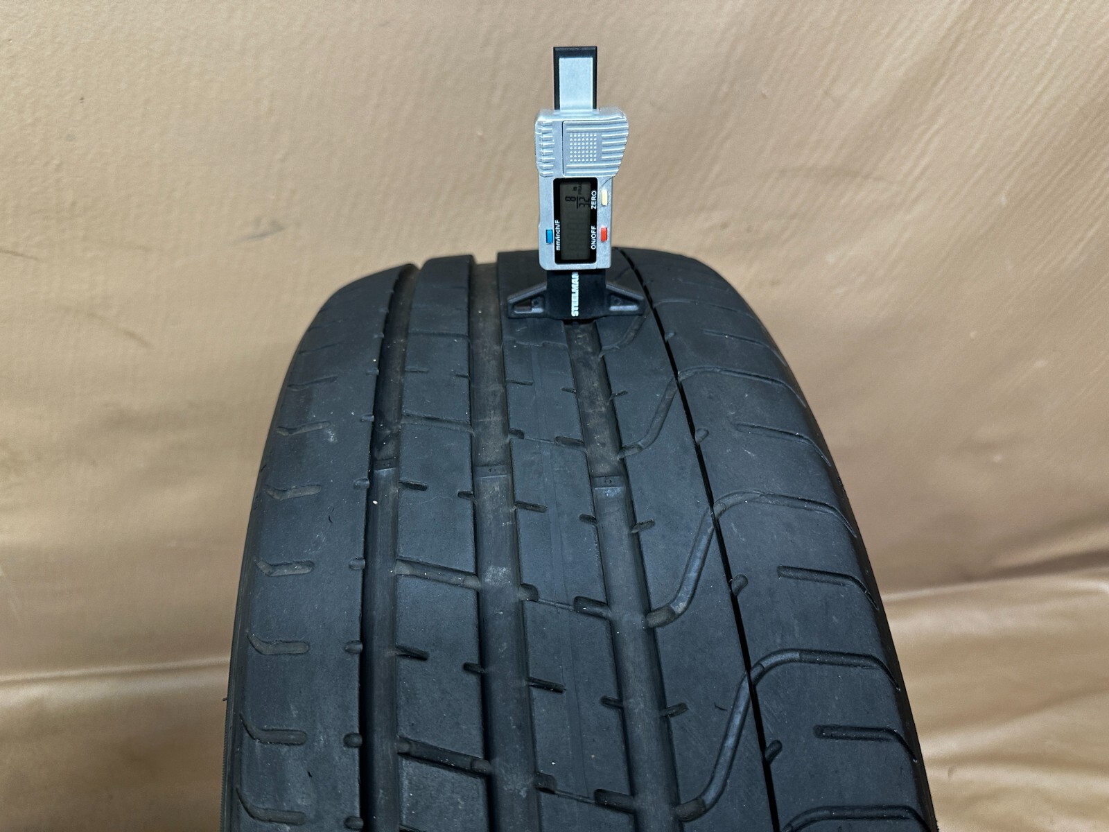 Set of 2 Tires Pirelli P Zero 235/35ZR20 (88Y) 235/35/20 88Y 8/32 Pair