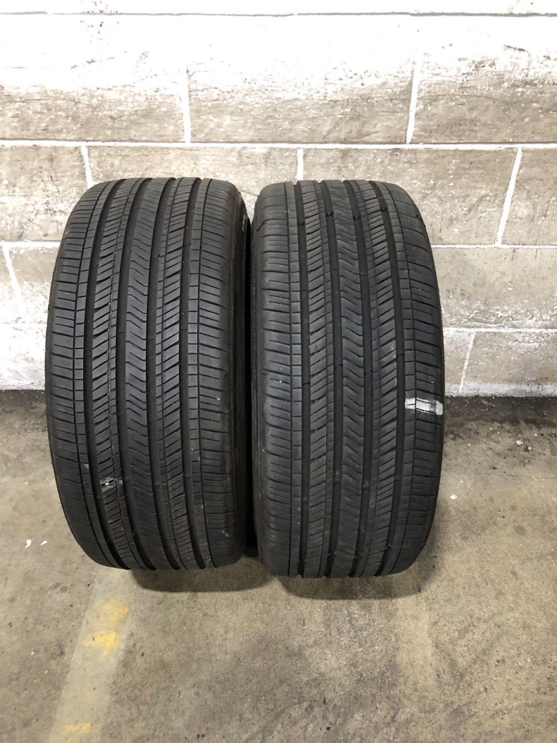 2x P235/40R18 Goodyear Assurance Finesse 7/32 91 W Used Tires 2354018