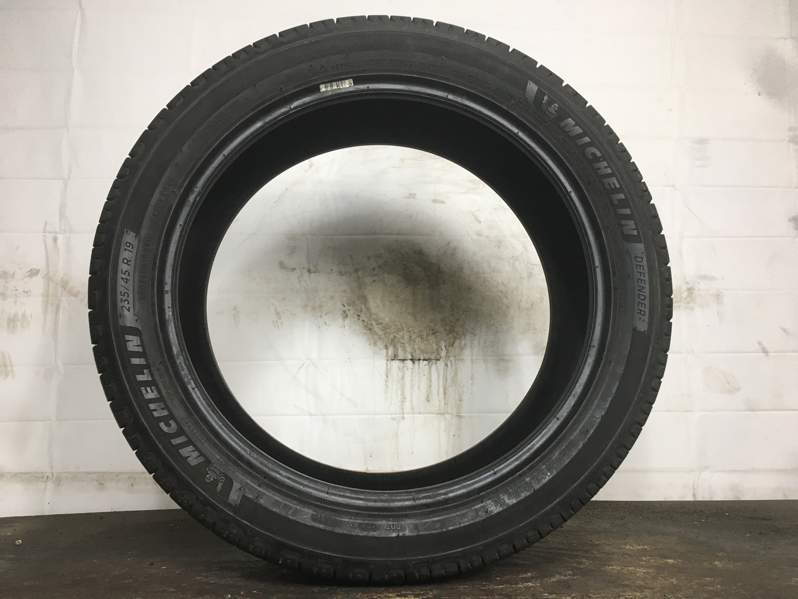 [1] Michelin Defender2 P235/45R19 235 45 19 Tire – Driven Once