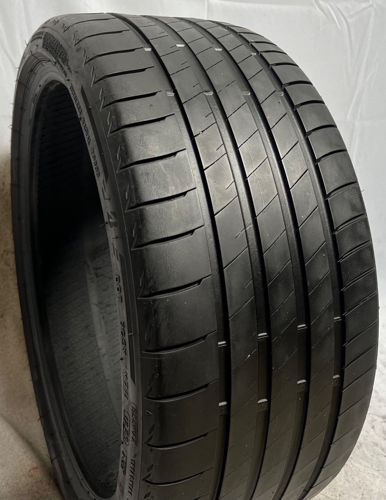 1 – NICE 235/35R19 XL (91Y) Bridgestone Potenza S005 (*) BMW OEM – 5080