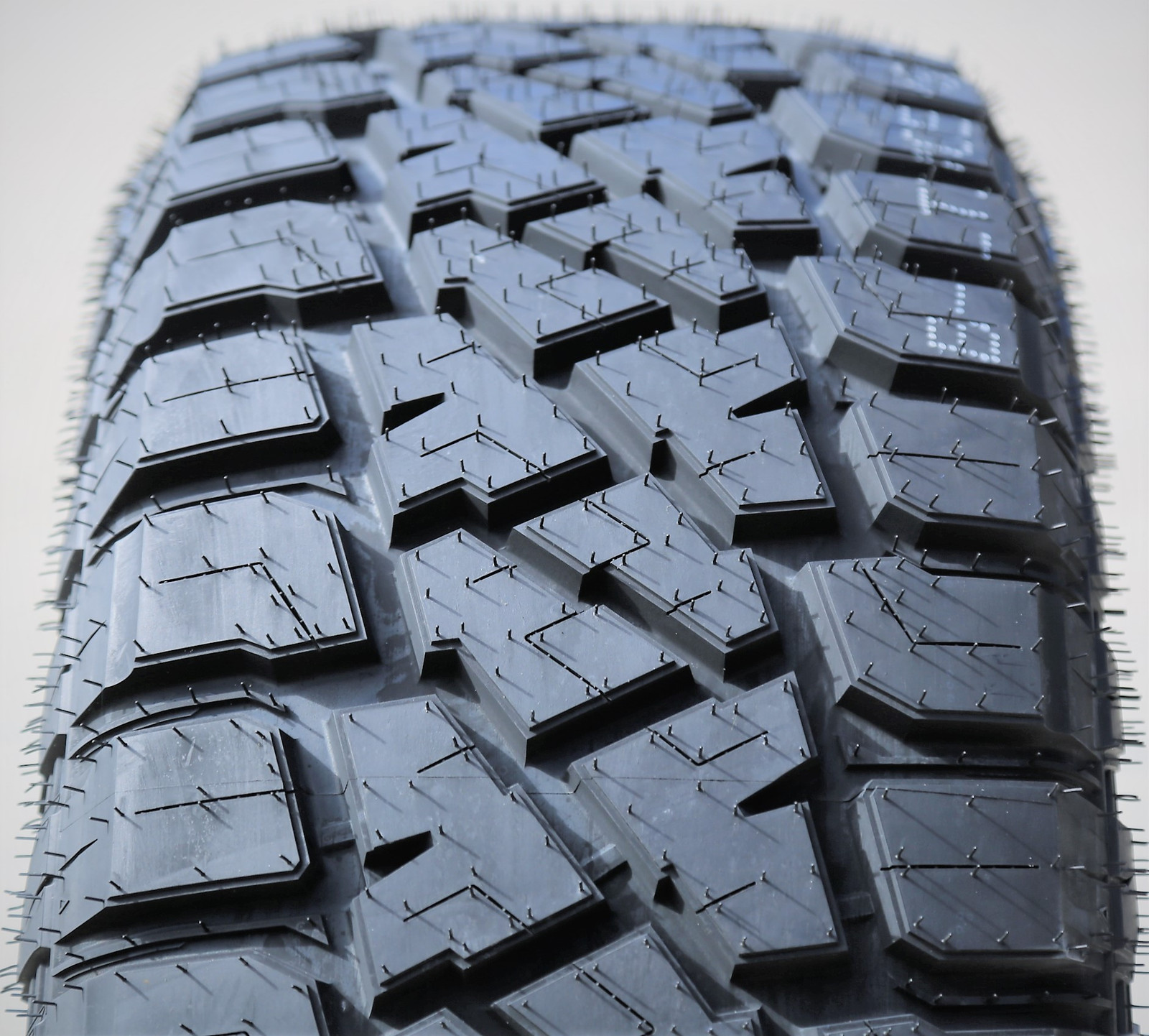 4 Tires Landspider Wildtraxx R/T LT 305/60R18 Load E 10 Ply RT Rugged Terrain