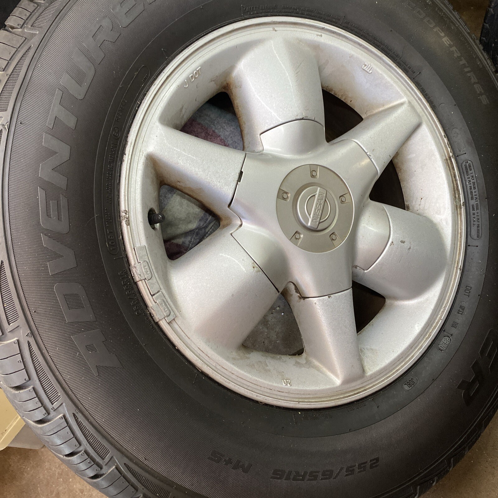 Used 255/65R16 Cooper Adventurer H/T 2000 Nissan Pathfinder Rim spare tire