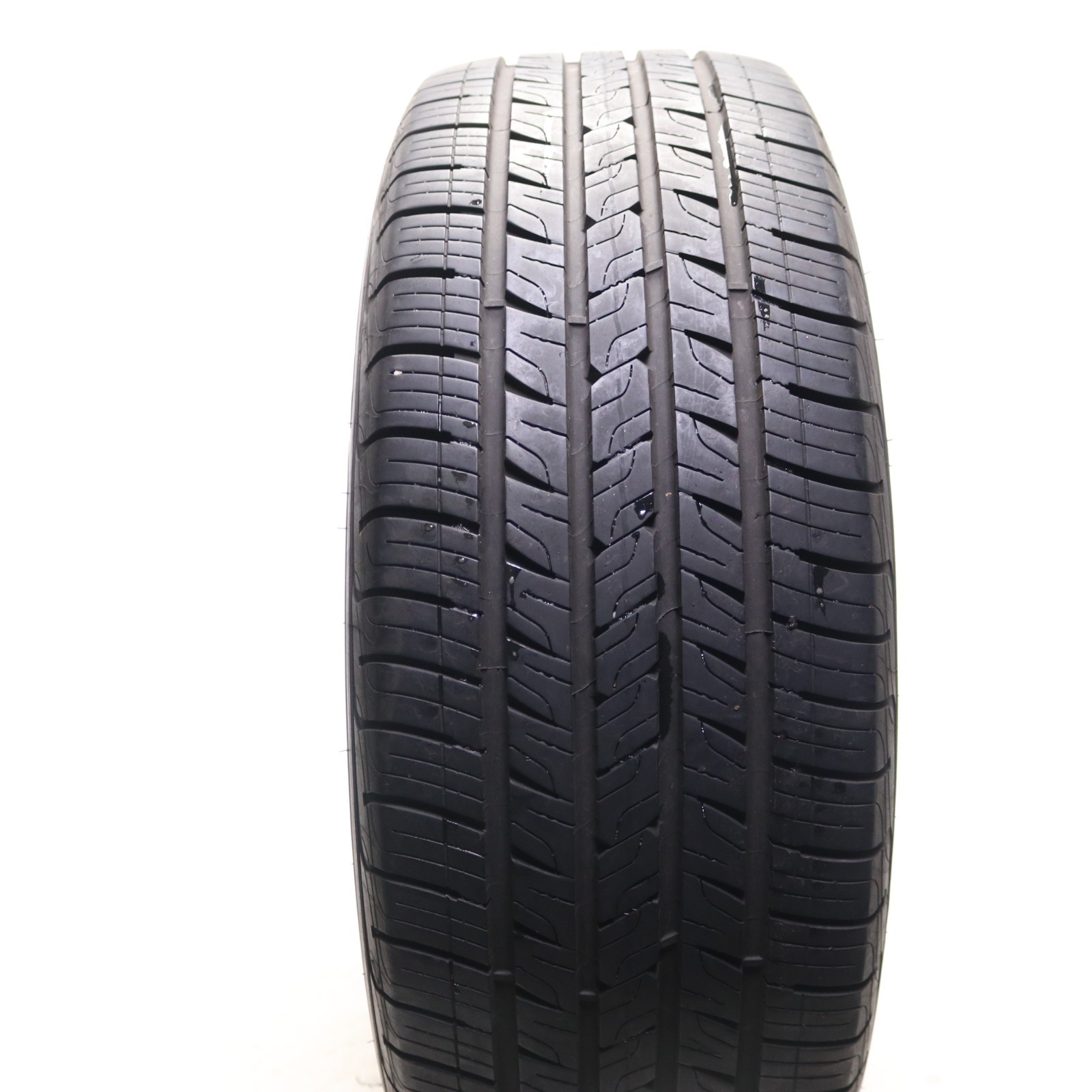 Set of 4 Used 235/55R20 Goodyear Assurance ComfortDrive – 102V – 9-10/32